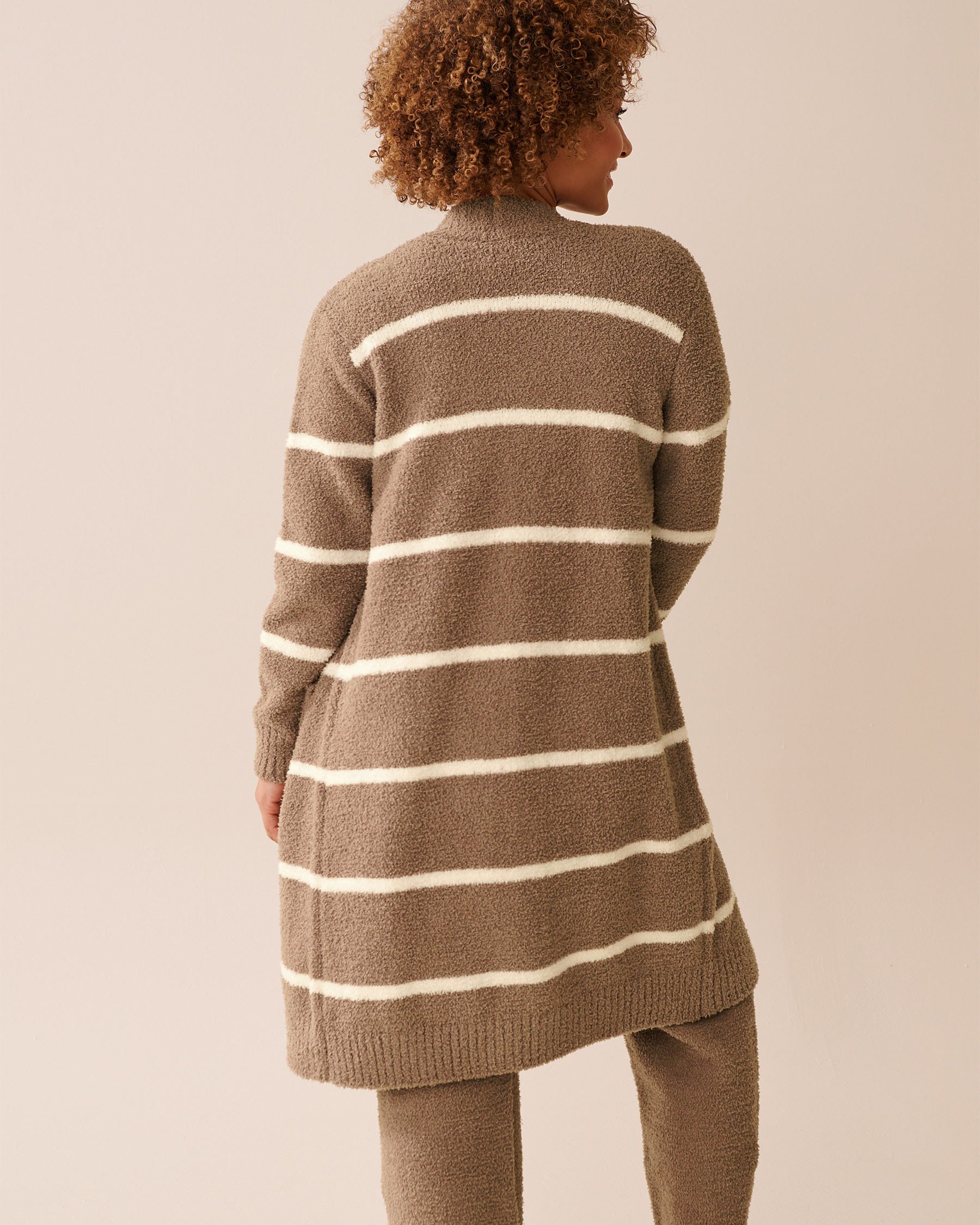 LA VIE EN ROSE Cardigan long en chenille Rayures brunes et blanches 50500016 - Voir4