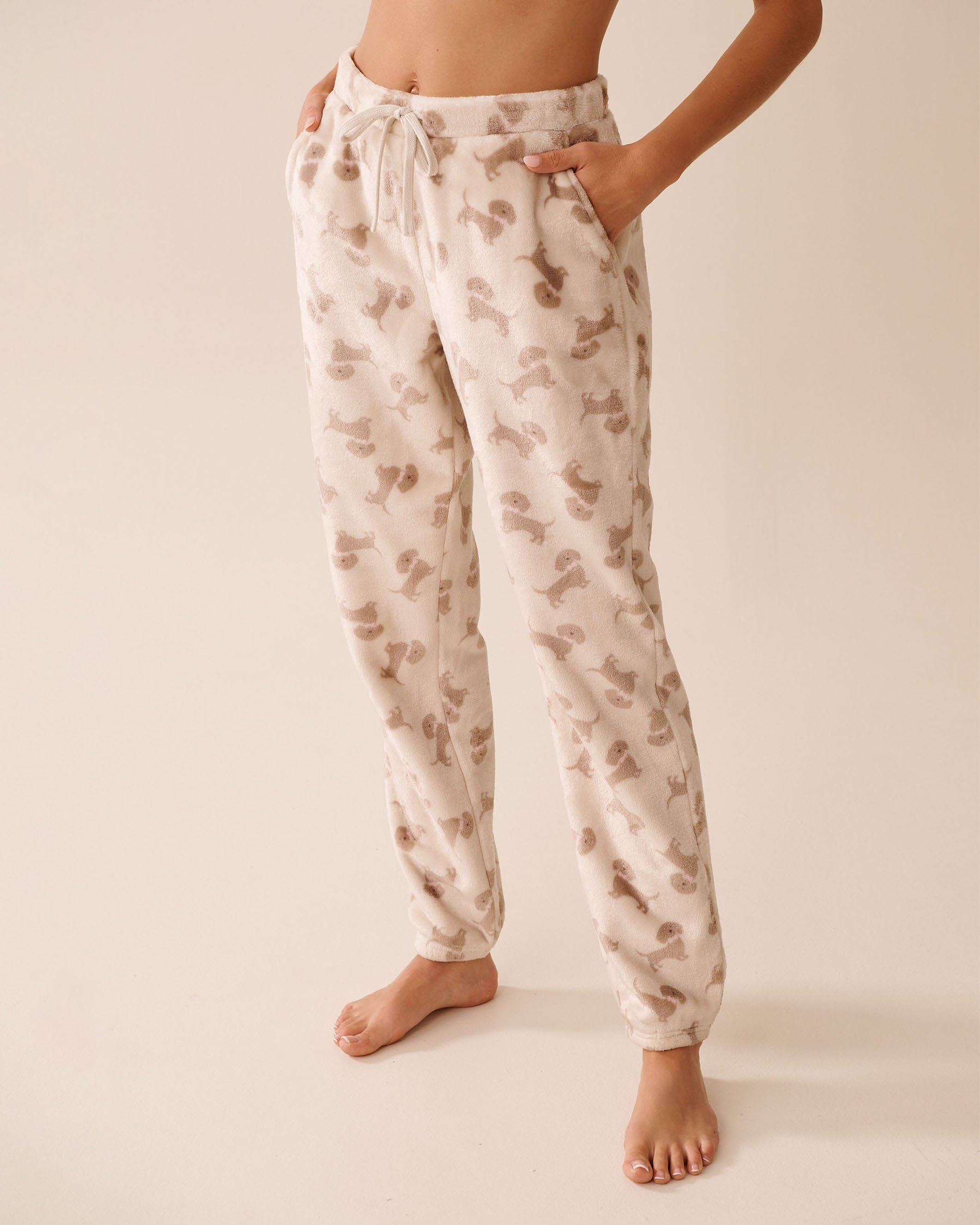 LA VIE EN ROSE Dachshund Print Soft Plush PJ Set Beige/Dachshunds 40400085 - View6