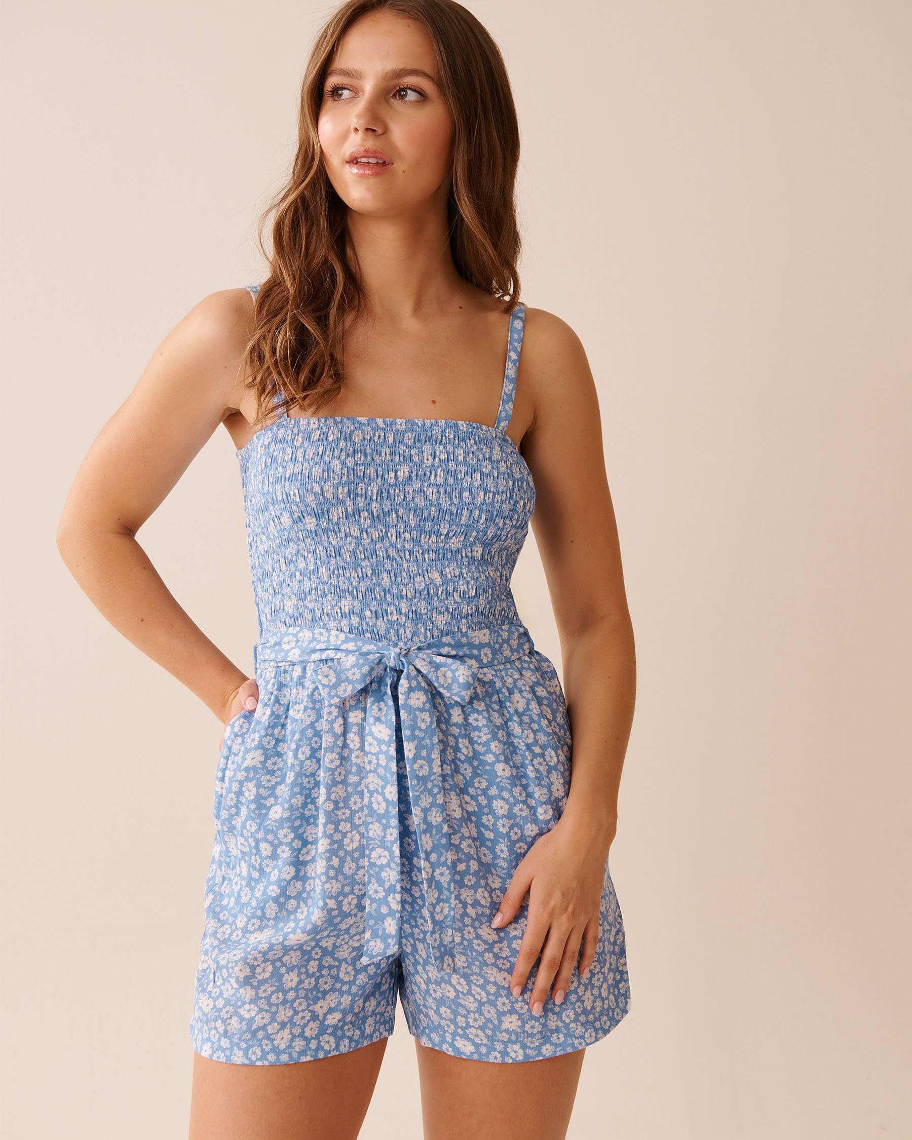 LA VIE EN ROSE AQUA Combishort floral en gaze à buste smocké Floral bleu 80300125 - Voir1