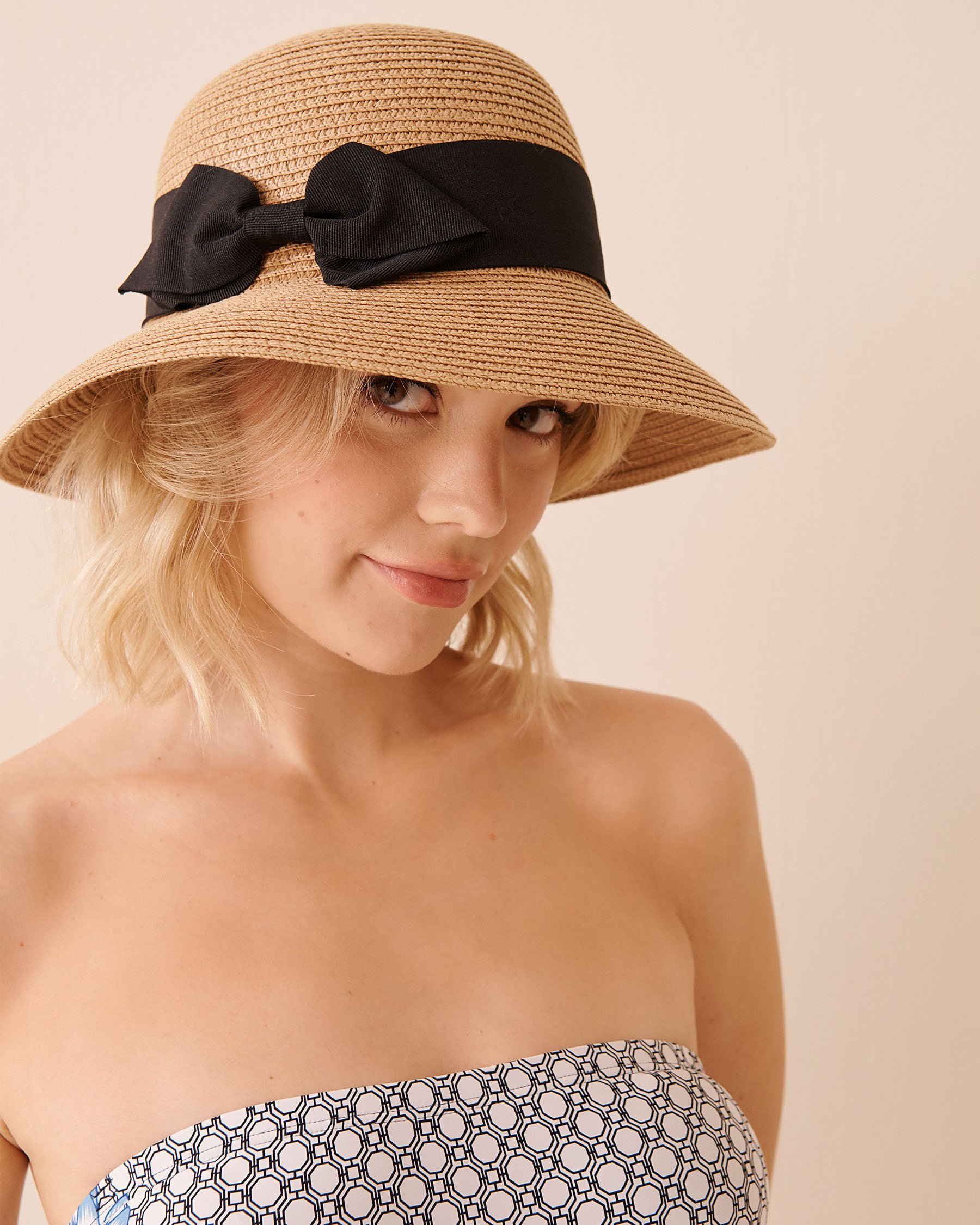 LA VIE EN ROSE AQUA Chapeau melon en paille Beige 80500116 - View1