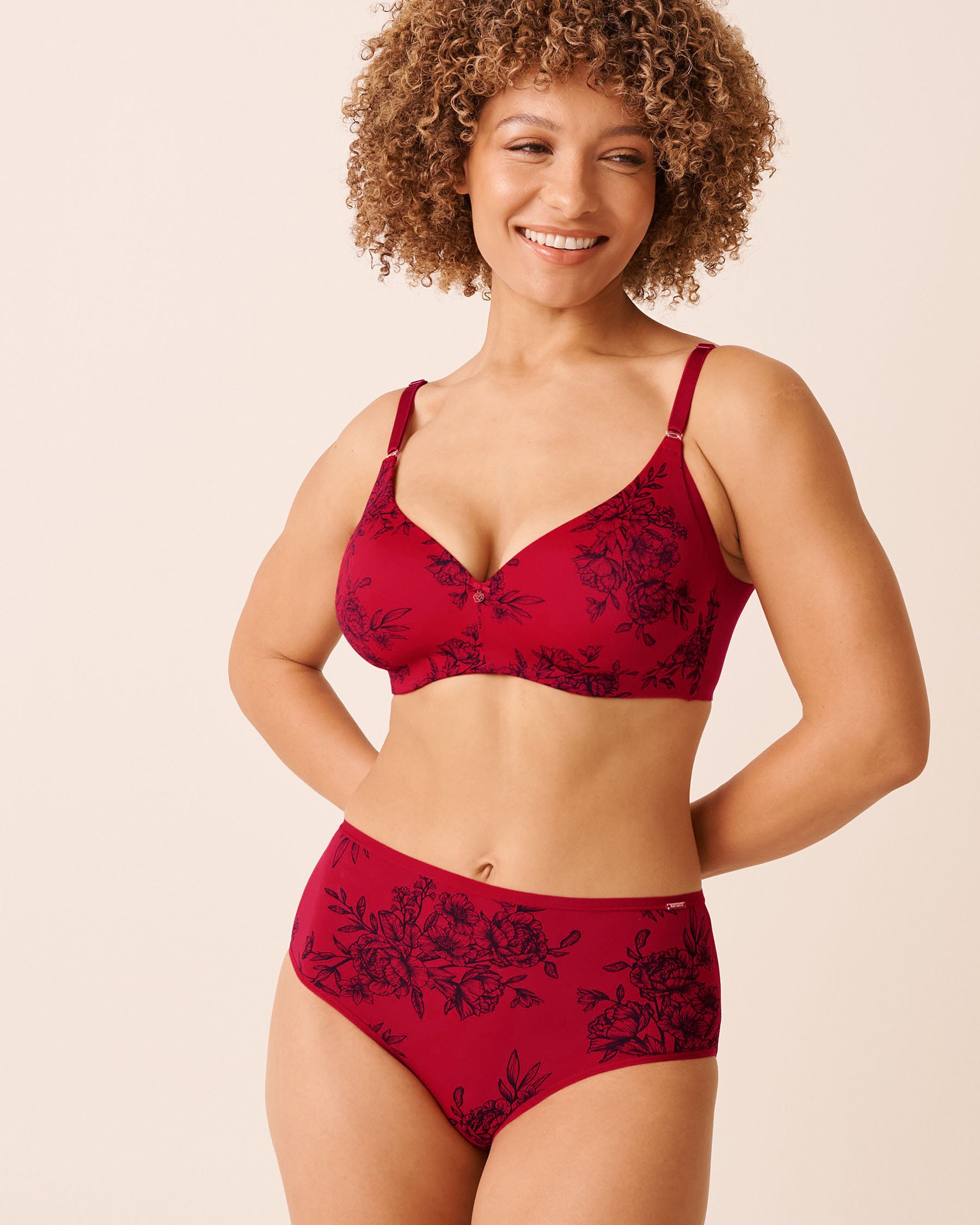 LA VIE EN ROSE Soutien-gorge doublure légère sans armatures dos lisse Fleurs rouges et noires 10200549 - Voir1