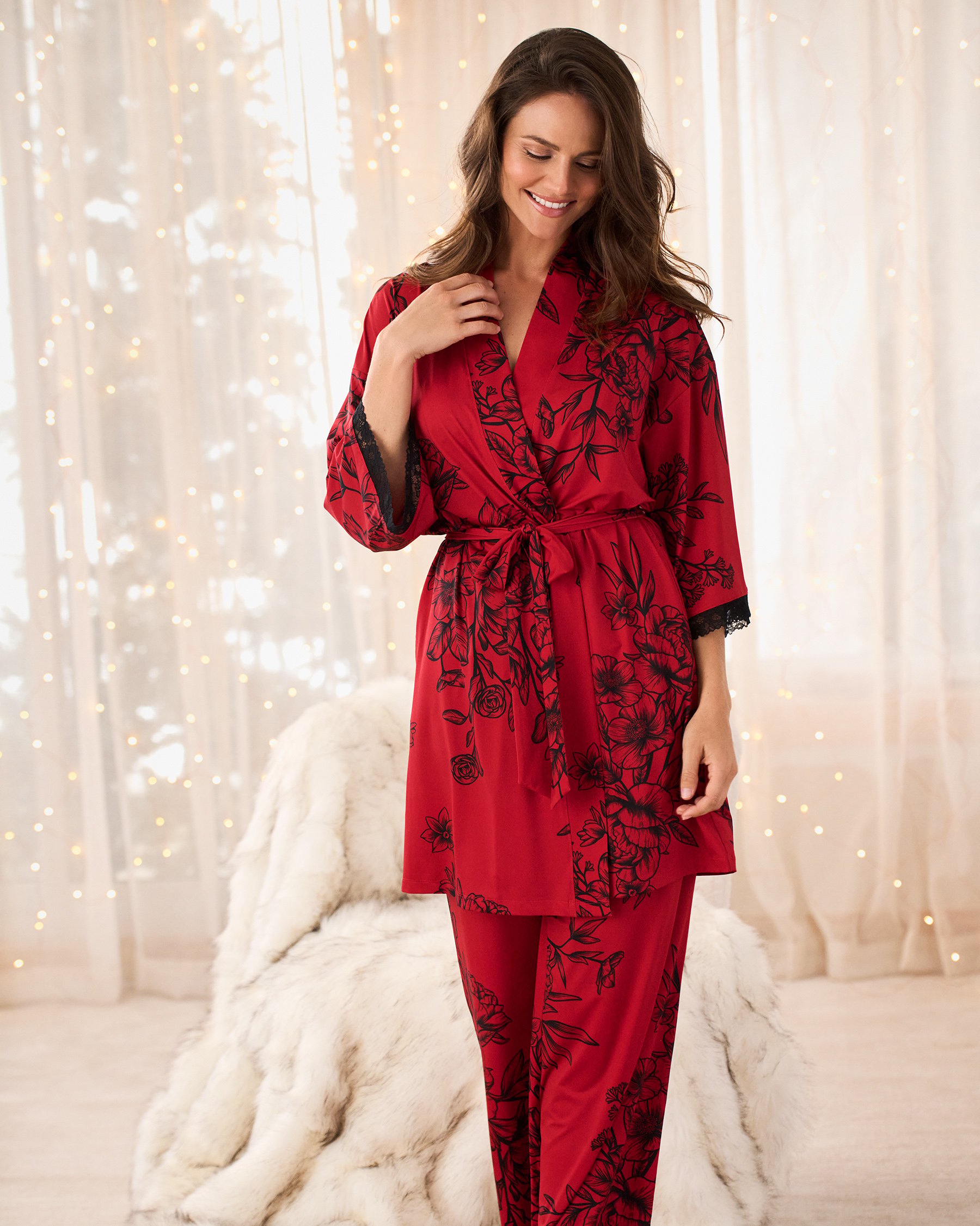 LA VIE EN ROSE Kimono bordure en dentelle en fibres recyclées fleurs rouges et noires Fleurs rouges et noires 60600109 - View1