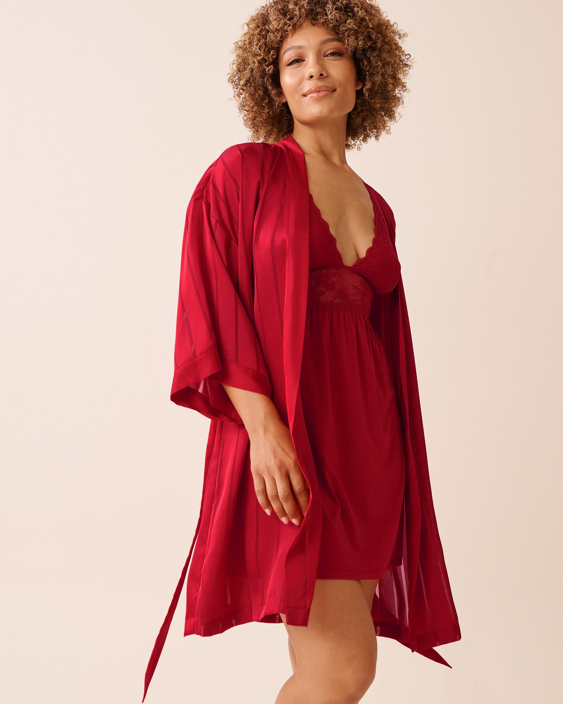 LA VIE EN ROSE Kimono en satin rayures ombrées Rouge joyeux 60600110 - Voir1