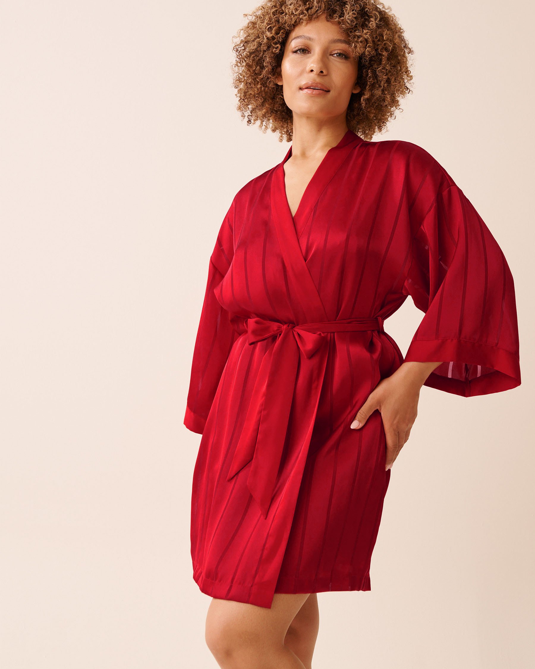 LA VIE EN ROSE Kimono en satin rayures ombrées Rouge joyeux 60600110 - Voir2