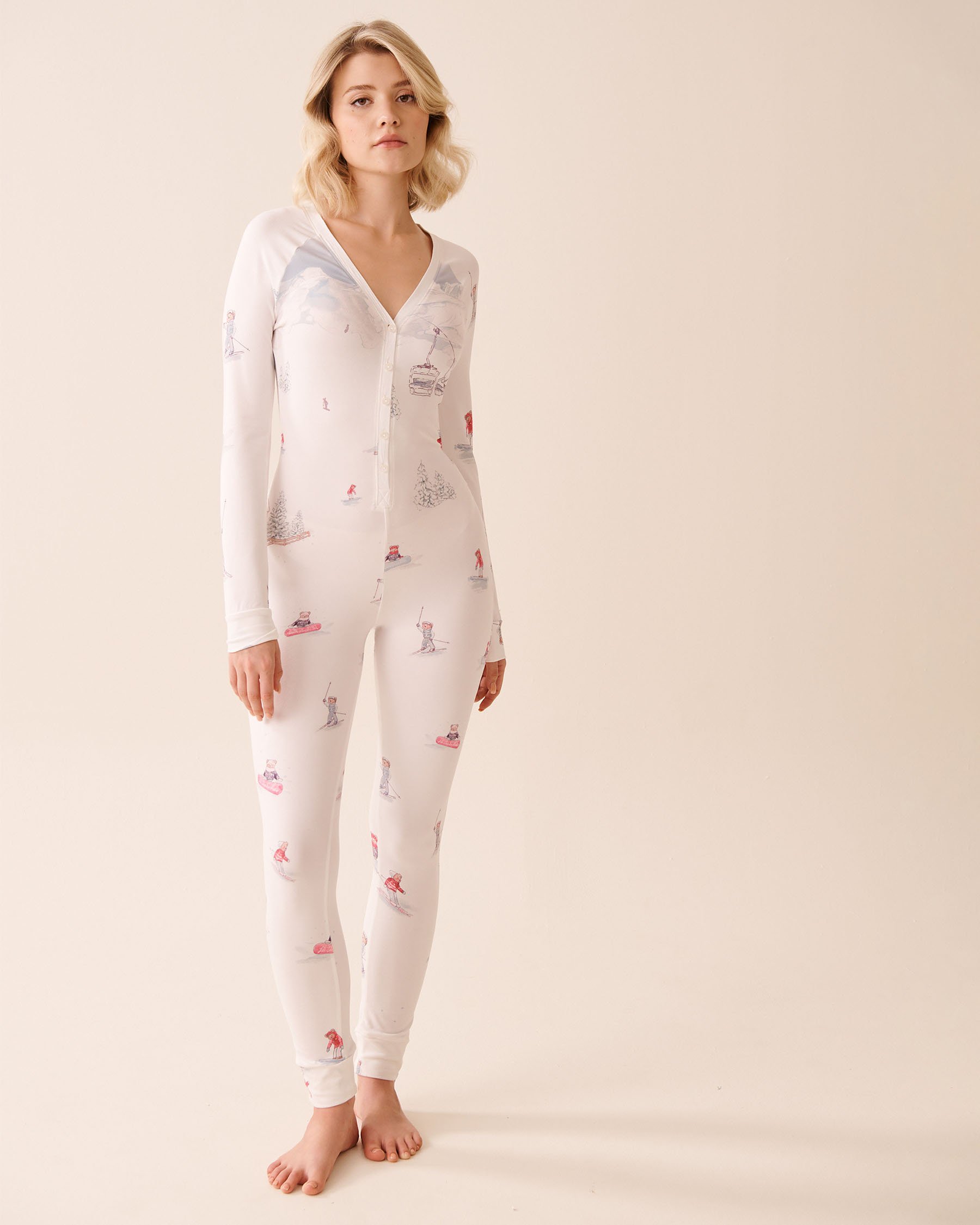 LA VIE EN ROSE Combinaison manches longues ultra douce imprimé après-ski Blanc/Oursons skieurs 40300063 - Voir1