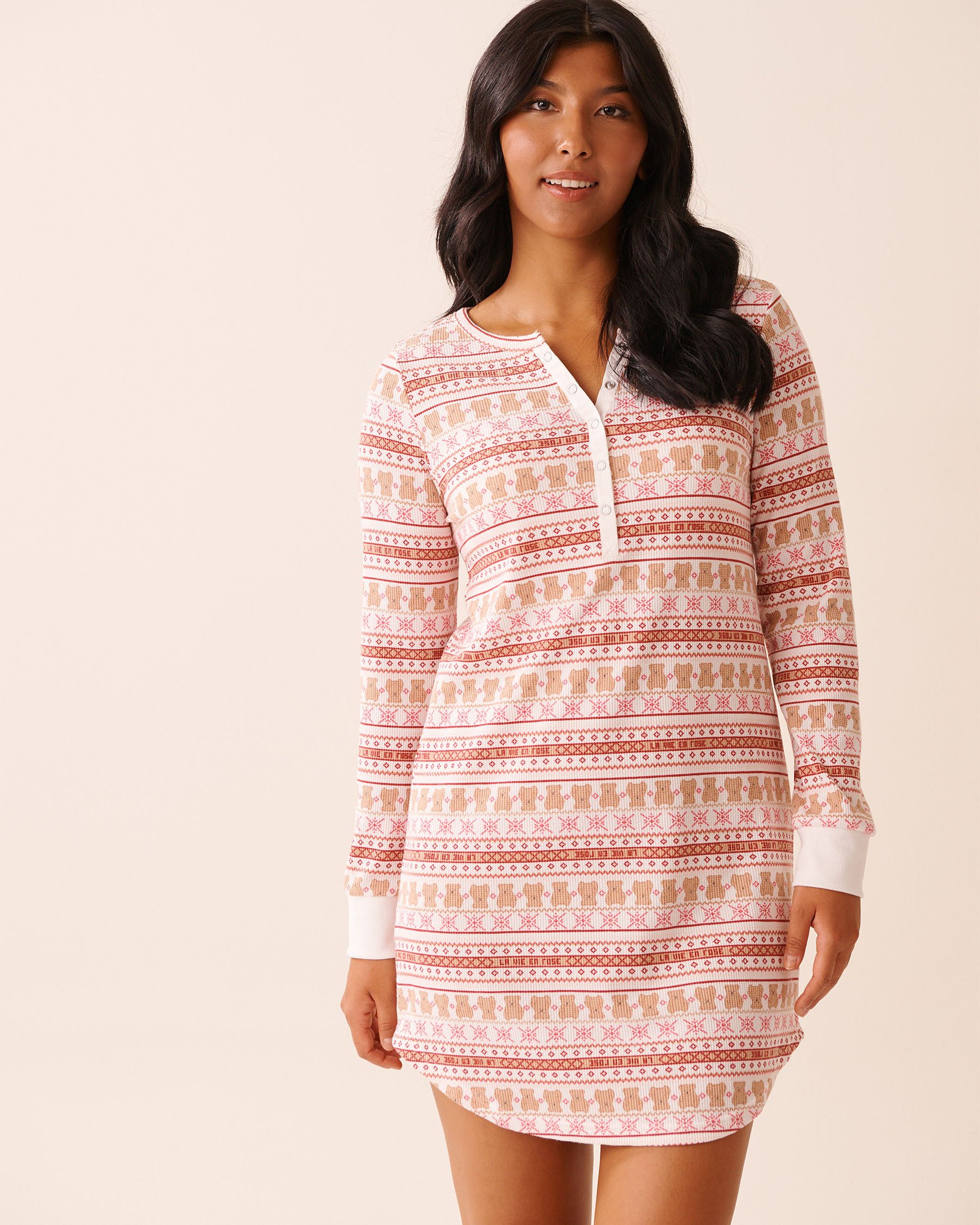 LA VIE EN ROSE Chemise de nuit en tricot gaufré imprimé ourson Imprimé nordique/Oursons 40500458 - Voir1