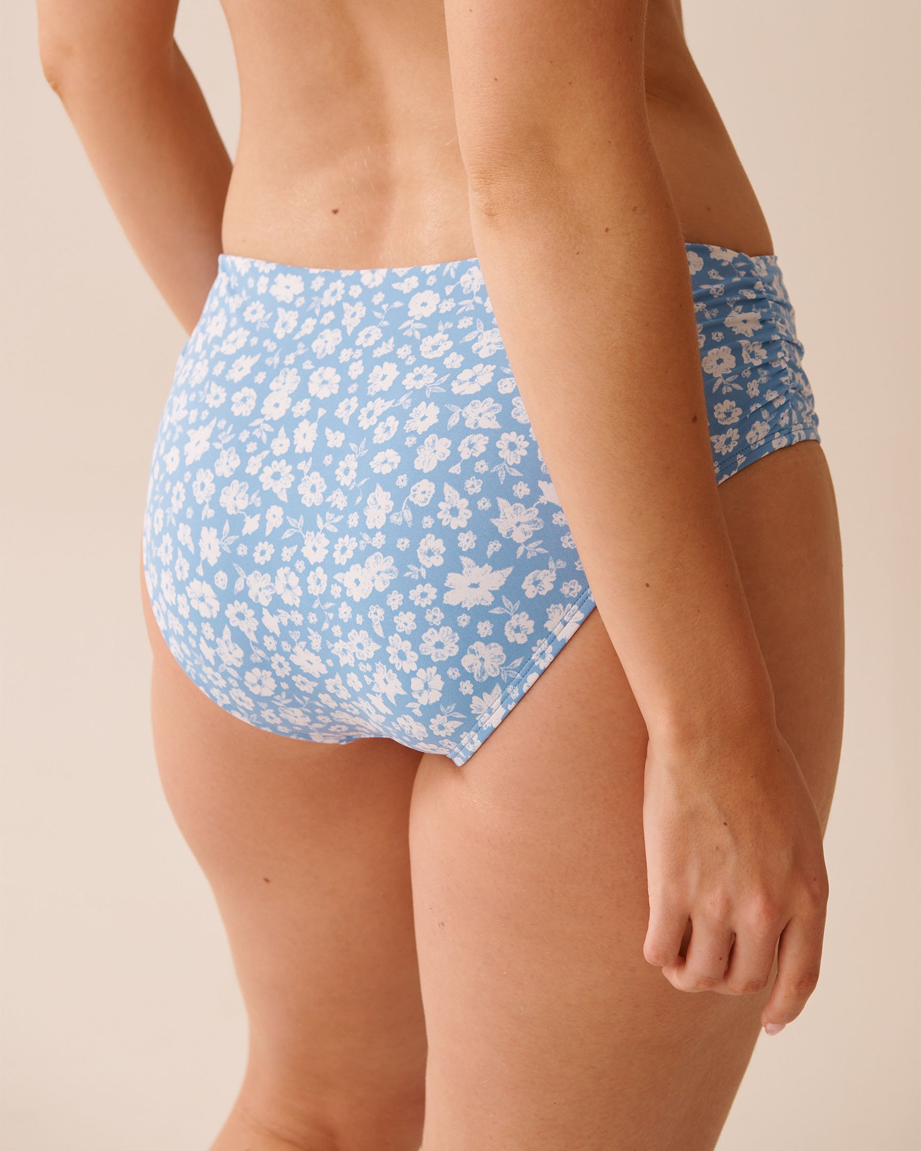 LA VIE EN ROSE AQUA BLUE MEADOW Mid-rise Bikini Bottom Blue Meadow 70300810 - View2