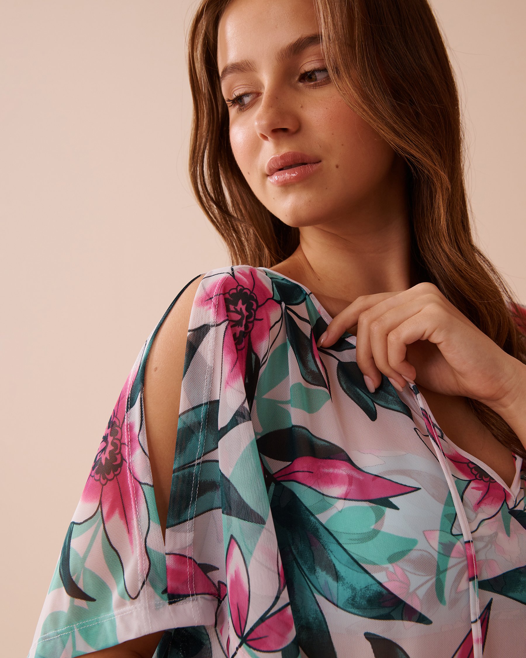 LA VIE EN ROSE AQUA Floral Mesh Poncho Beach Blooms 80400062 - View3