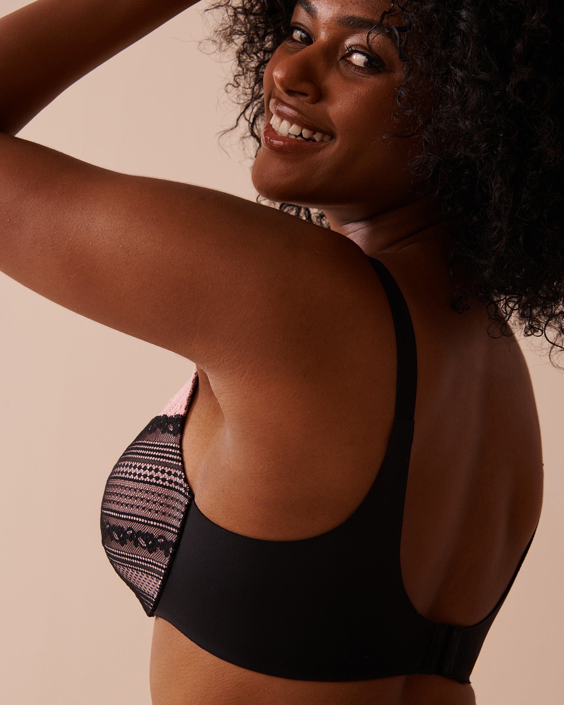 LA VIE EN ROSE Soutien-gorge doublure légère dos lisse Noir 10200461 - Voir3