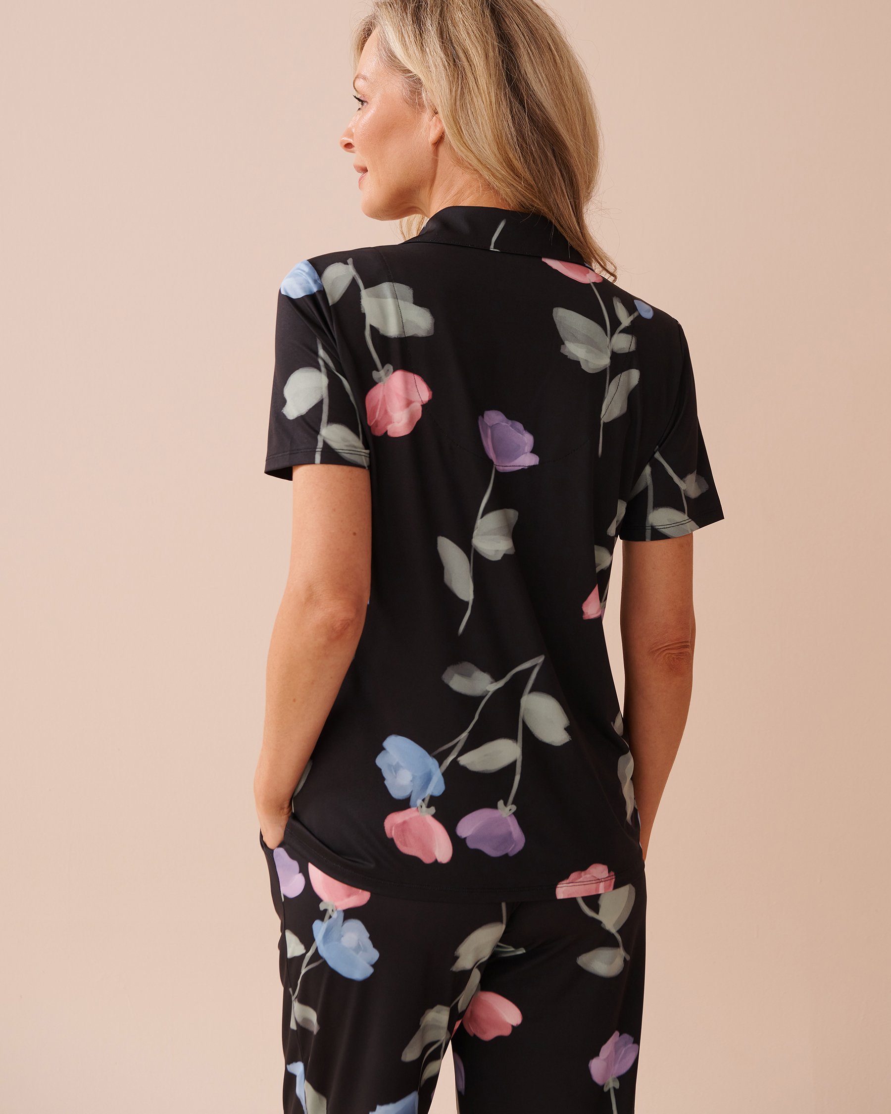 LA VIE EN ROSE Recycled Fibers Tulip Print Button-down Shirt Black/Pastel Tulips 60100120 - View2