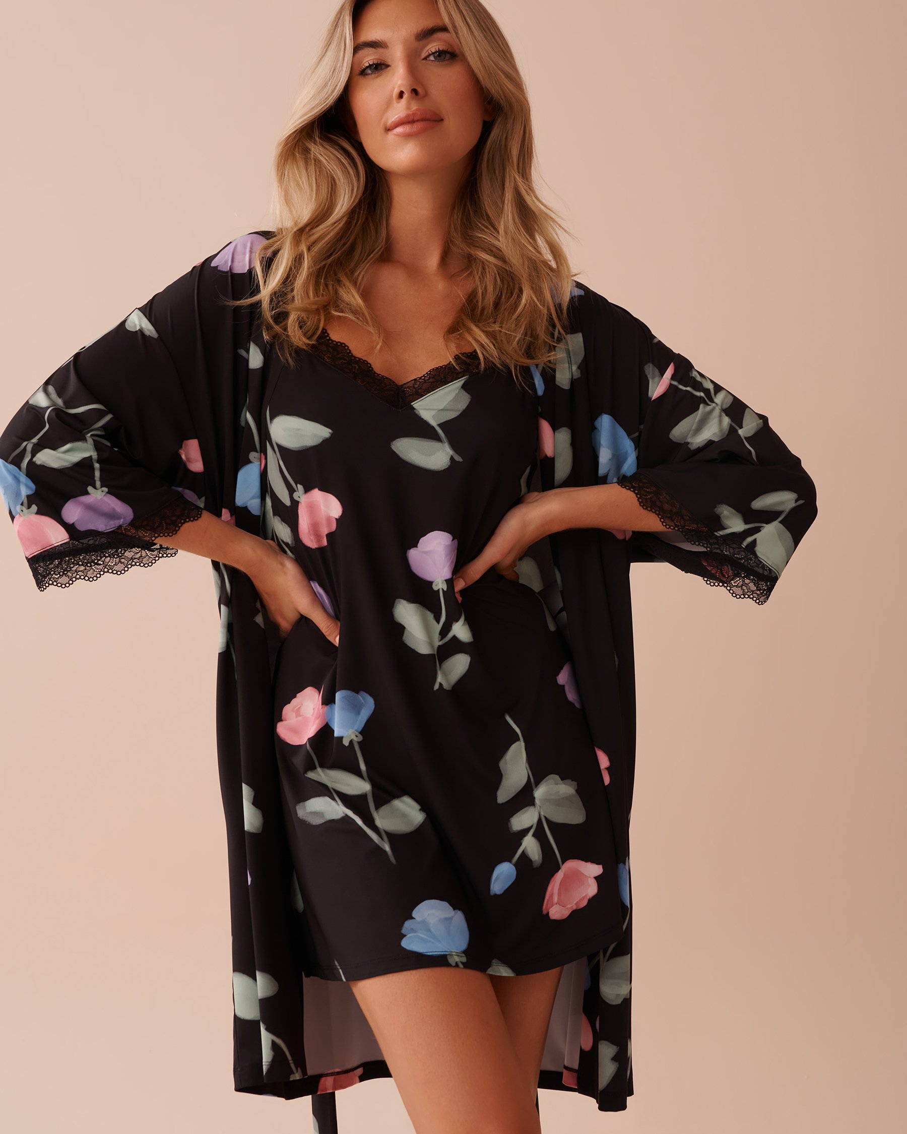 LA VIE EN ROSE Recycled Fibers Tulip Print Lace Trim Kimono Black/Pastel Tulips 60600086 - View5