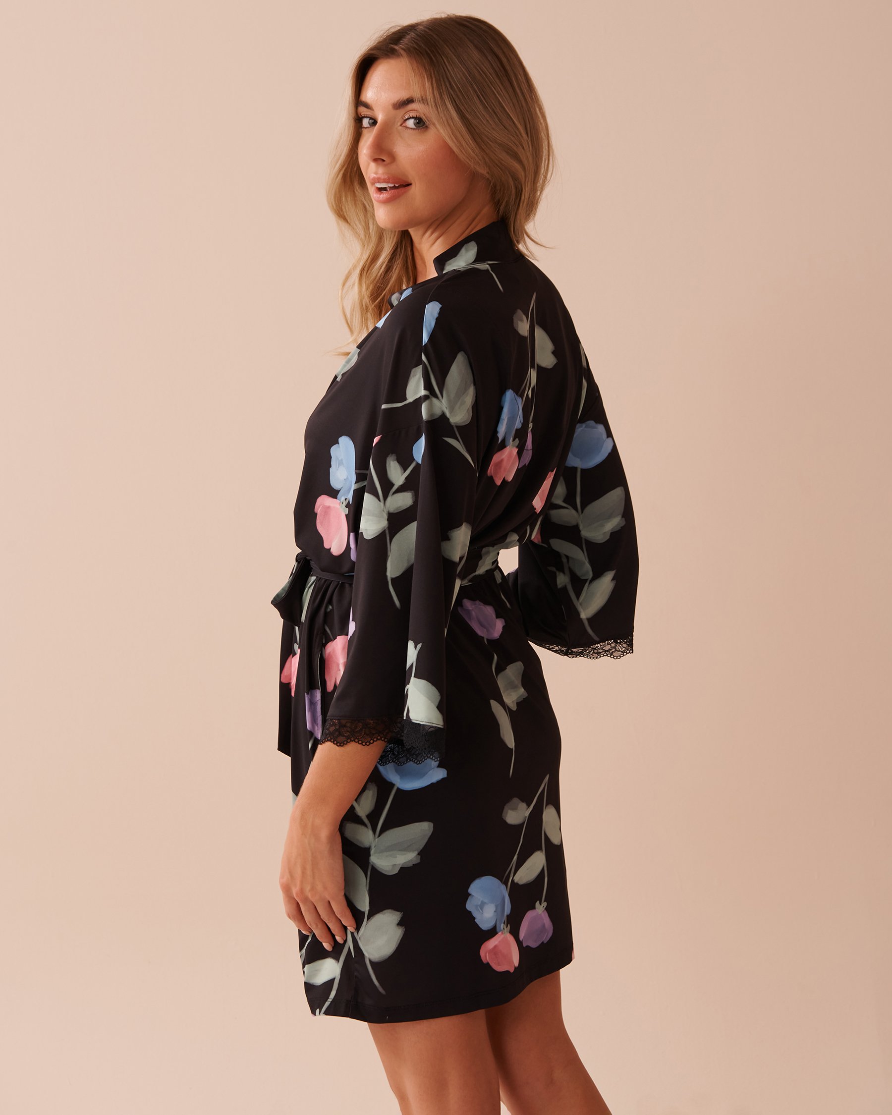 LA VIE EN ROSE Recycled Fibers Tulip Print Lace Trim Kimono Black/Pastel Tulips 60600086 - View7