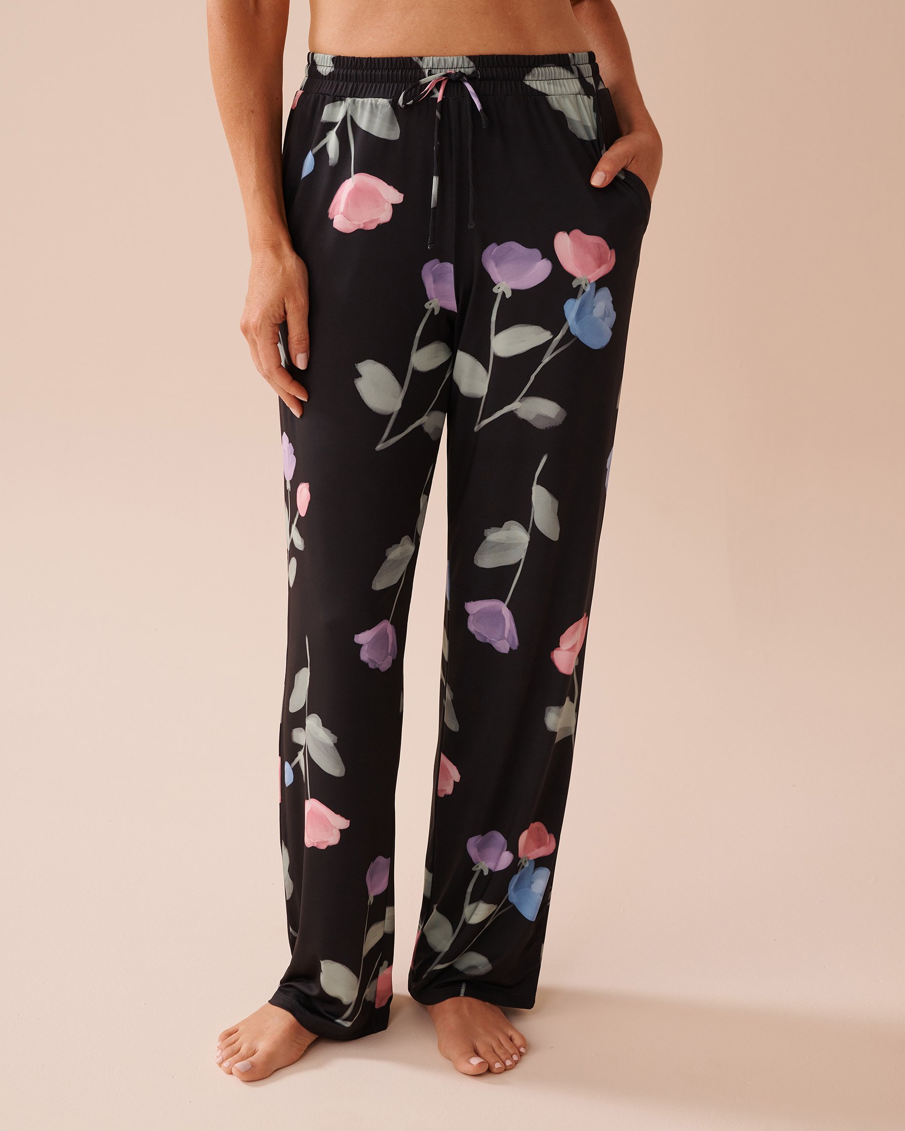 LA VIE EN ROSE Recycled Fibers Tulip Print Pants Black/Pastel Tulips 60200115 - View1