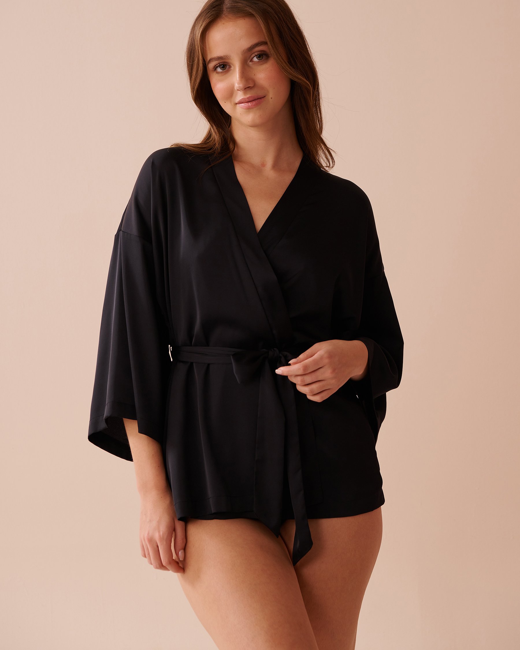 LA VIE EN ROSE Short Satin Kimono Black 60600088 - View2