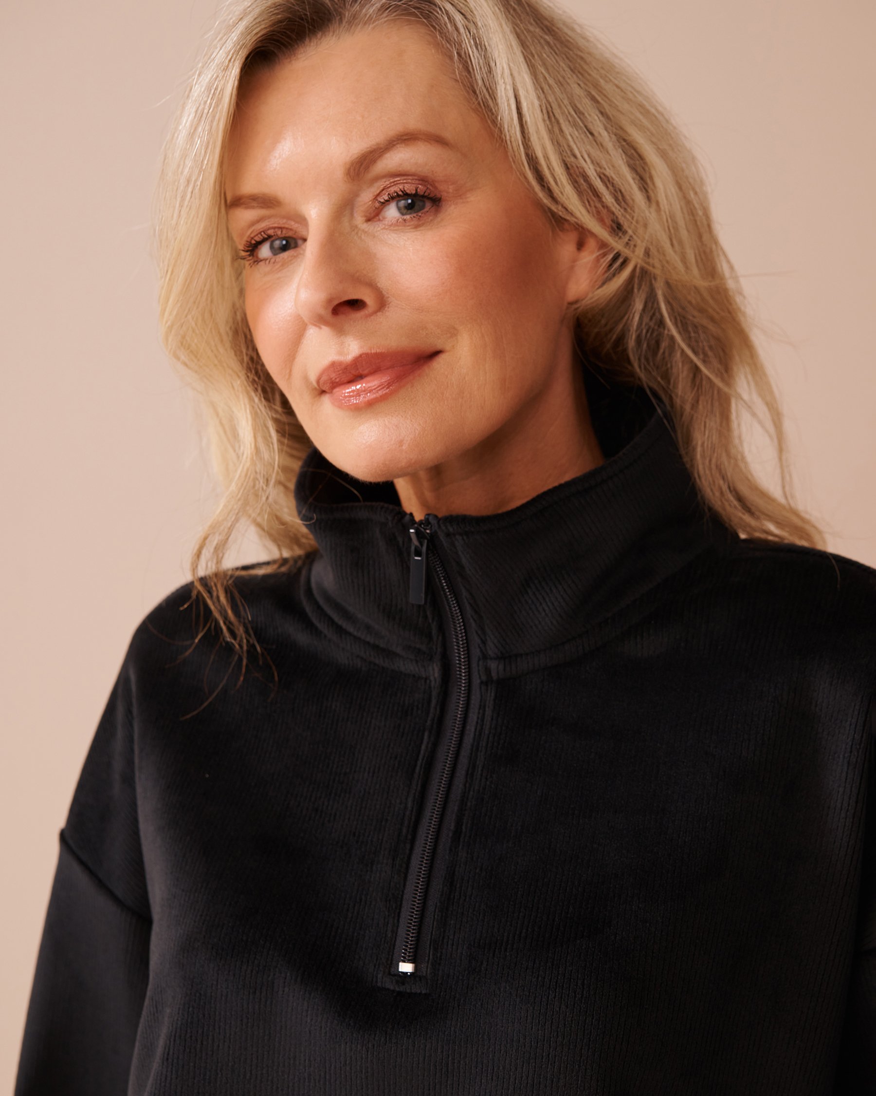 LA VIE EN ROSE Heavy Ribbed Half-zip Sweatshirt Black 50100098 - View3