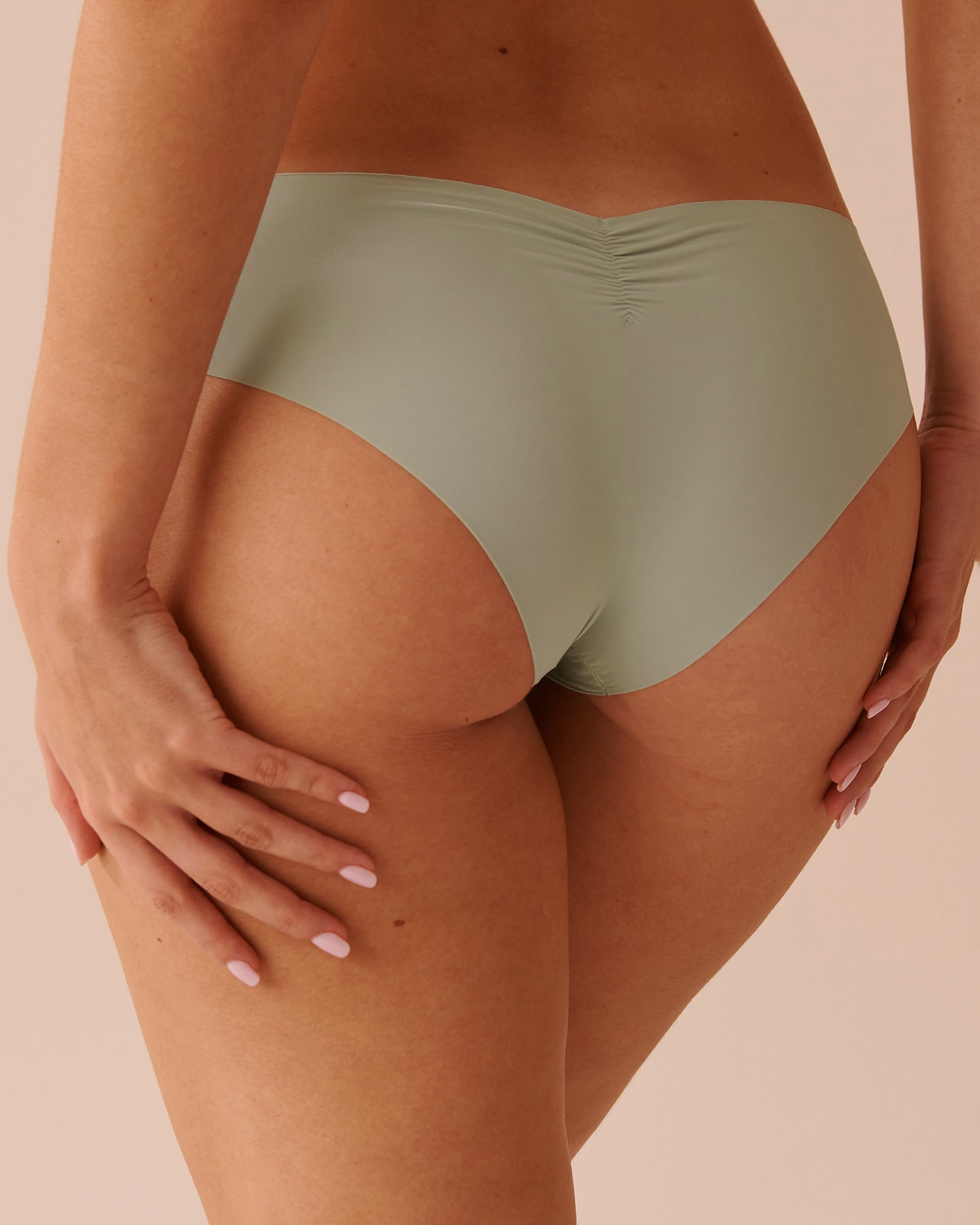 LA VIE EN ROSE Microfiber Invisible Cheeky Panty Frosty Green 20200570 - View2