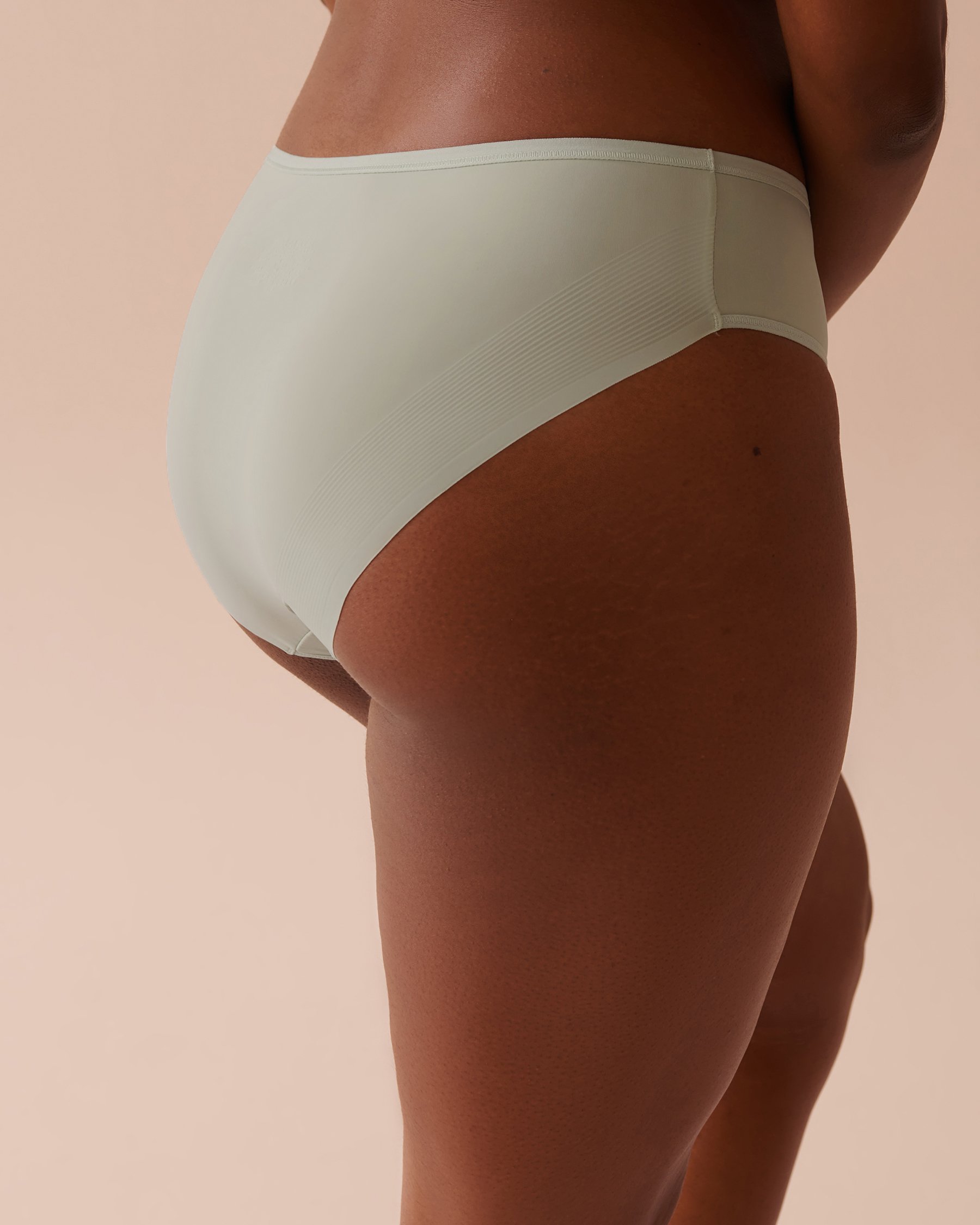 LA VIE EN ROSE Microfiber Sleek Back Bikini Panty Frosty Green 20300373 - View2