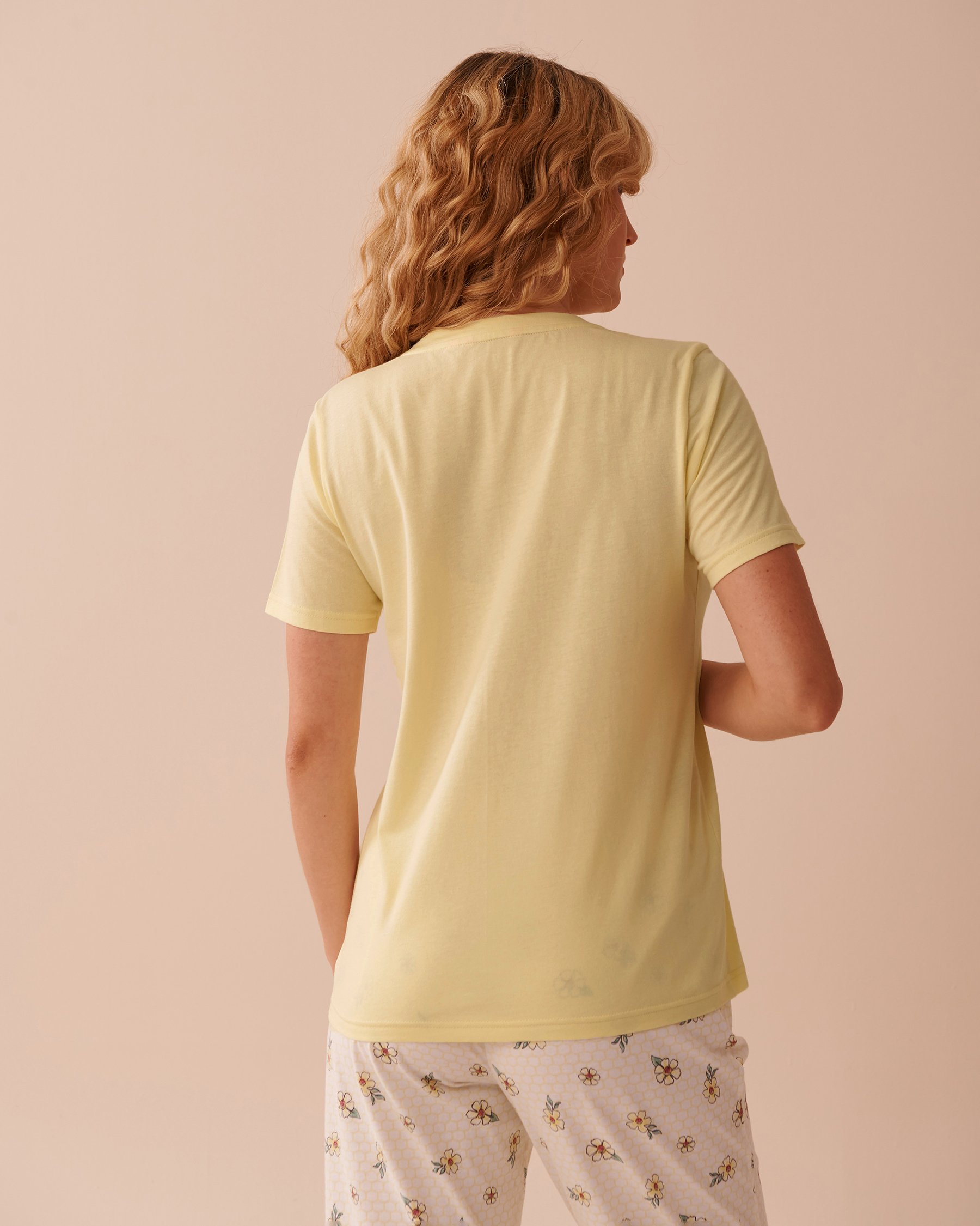 LA VIE EN ROSE Bee Print Cotton Crew Neck T-shirt Soft Yellow 40100693 - View2