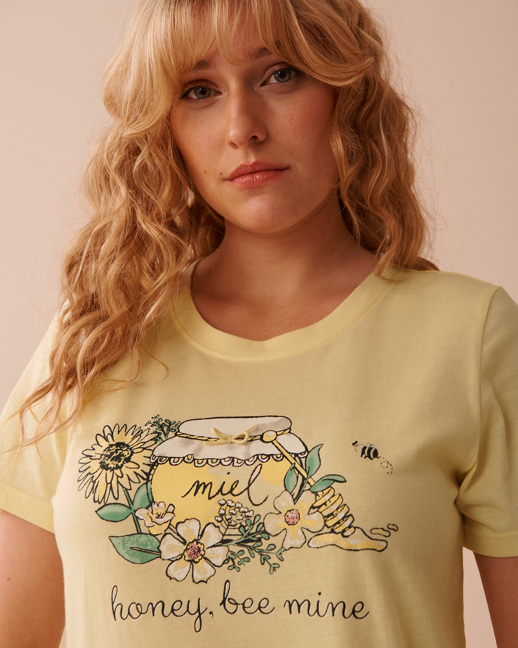 LA VIE EN ROSE Bee Print Cotton Crew Neck T-shirt Soft Yellow 40100693 - View3