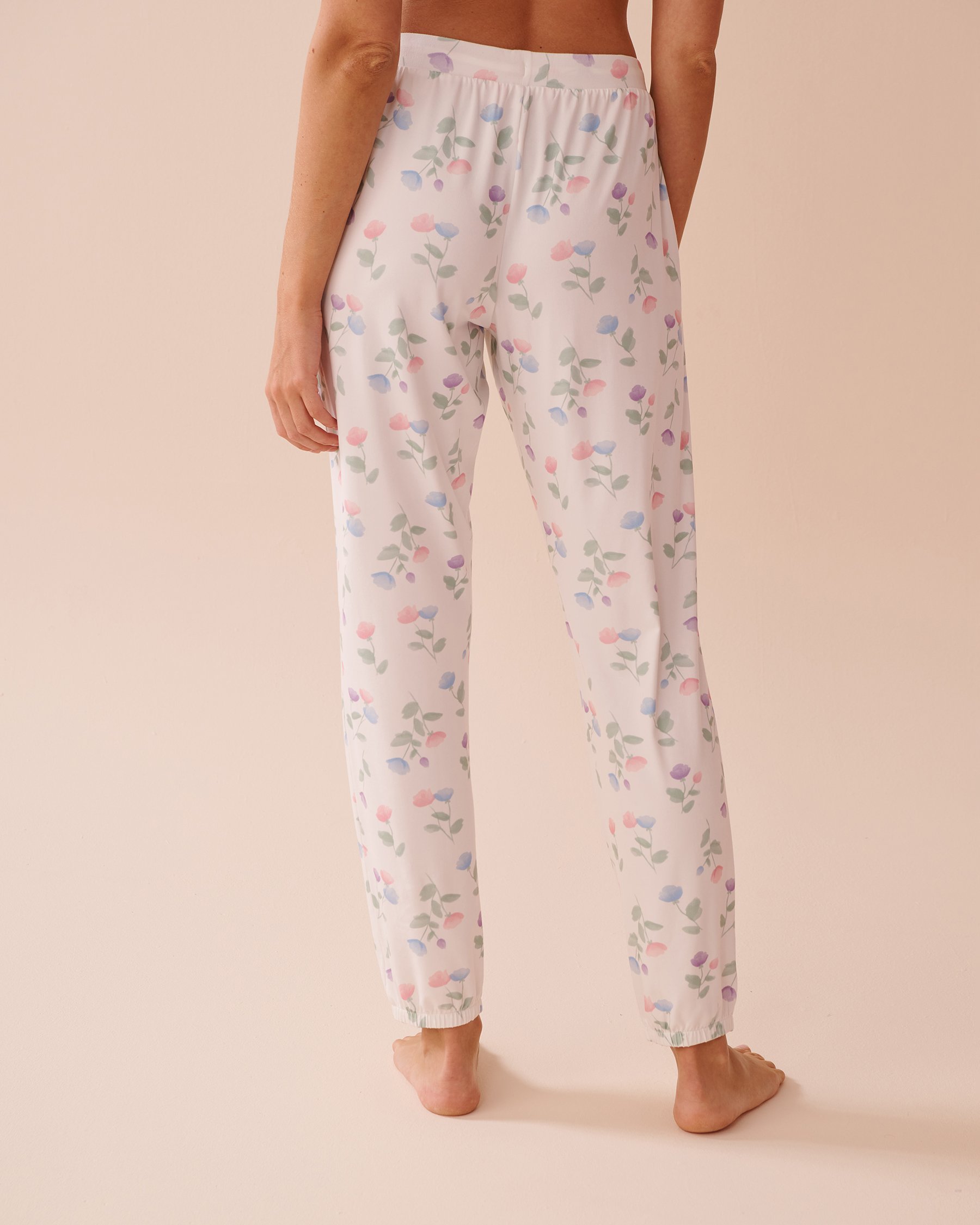 LA VIE EN ROSE Tulip Print Super Soft Jogger Pajama Pants White/Pastel Tulips 40200672 - View2
