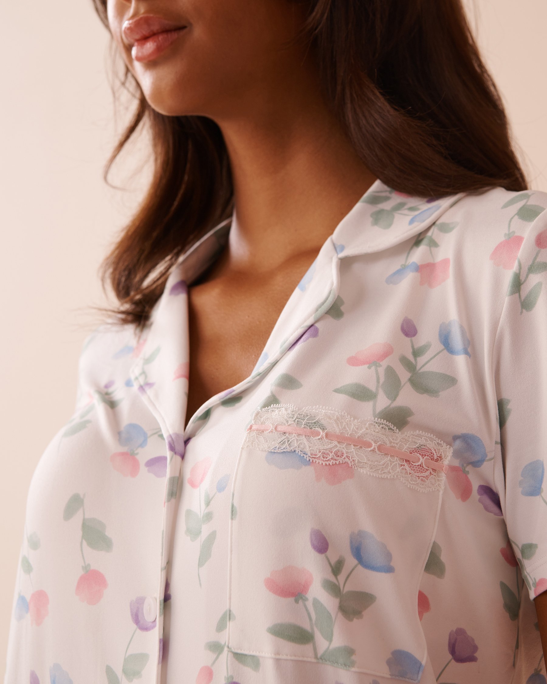 LA VIE EN ROSE Tulip Print Super Soft Button-down Sleepshirt White/Pastel Tulips 40500406 - View3