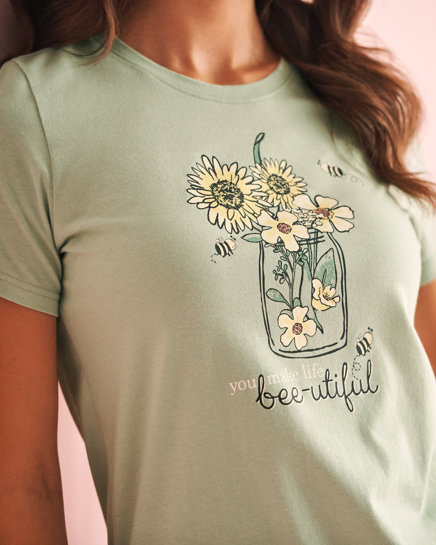 LA VIE EN ROSE Bee Print Cotton Crew Neck T-shirt Frosty Green 40100693 - View6