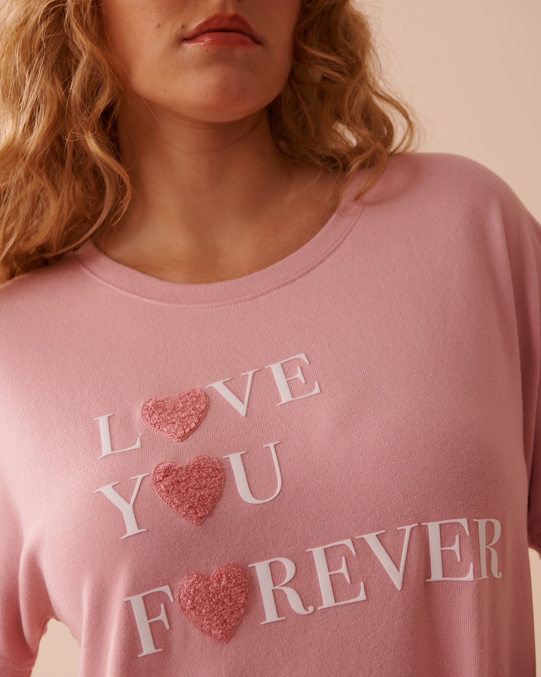 LA VIE EN ROSE Heart and Letter Print Recycled Fibers Crew Neck T-shirt Blushing Pink 40100673 - View7