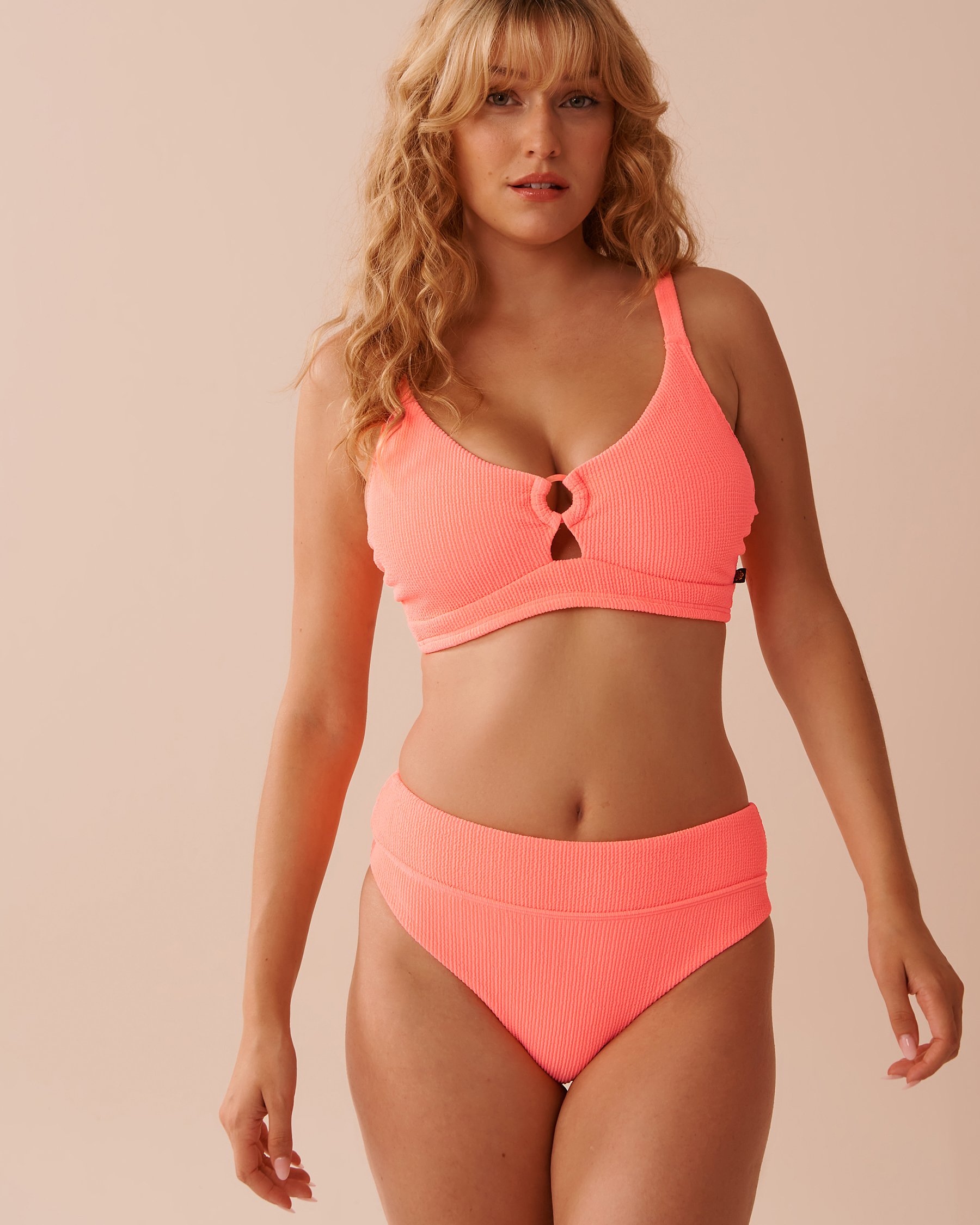 LA VIE EN ROSE AQUA Bas de bikini brésilien taille mi-haute texturé CORAL CRUSH Éclat corail 70300648 - Voir3