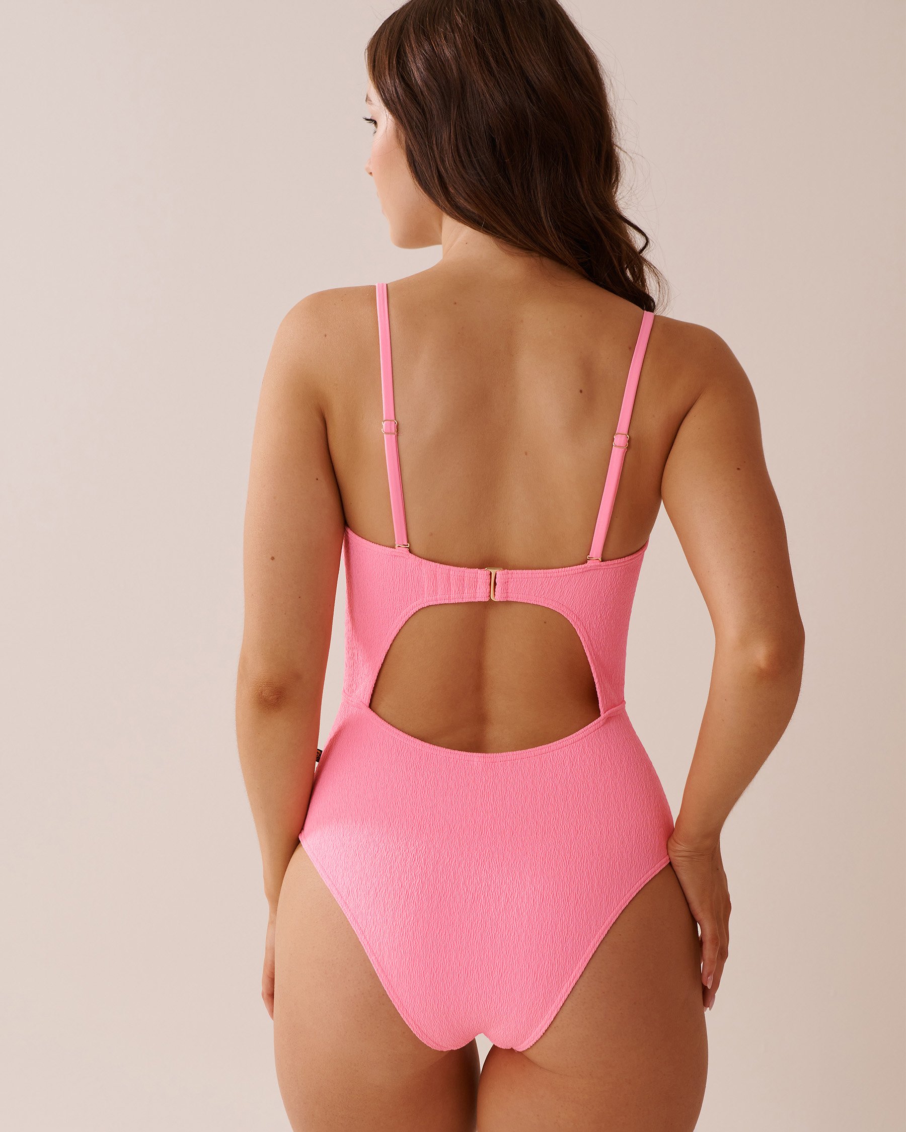 LA VIE EN ROSE AQUA FIZZY PINK Textured U-wire and Cut-out One-piece Swimsuit Fizzy Pink 70400152 - View2