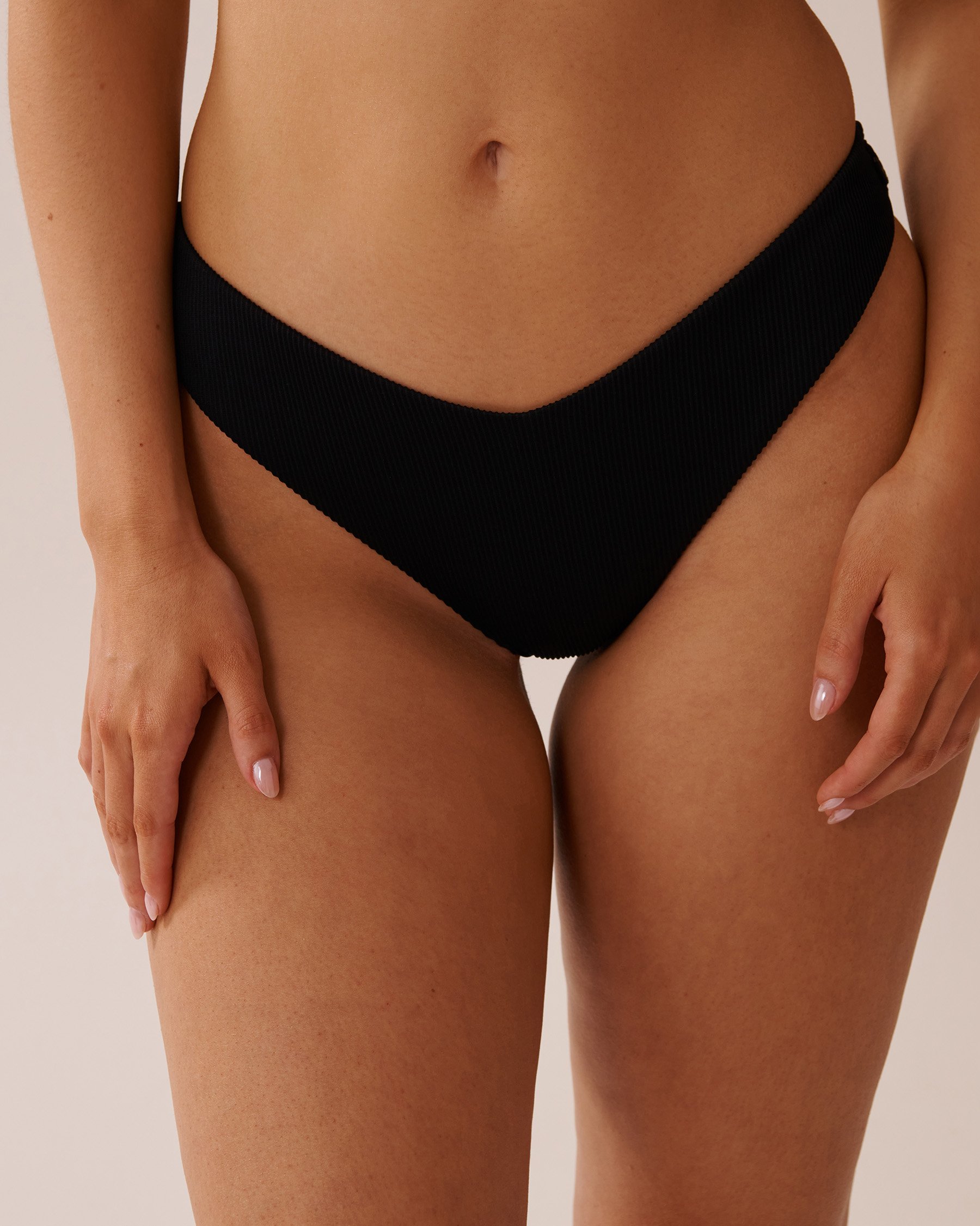 LA VIE EN ROSE AQUA SOLID Ribbed Thong Bikini Bottom Black 70300680 - View3