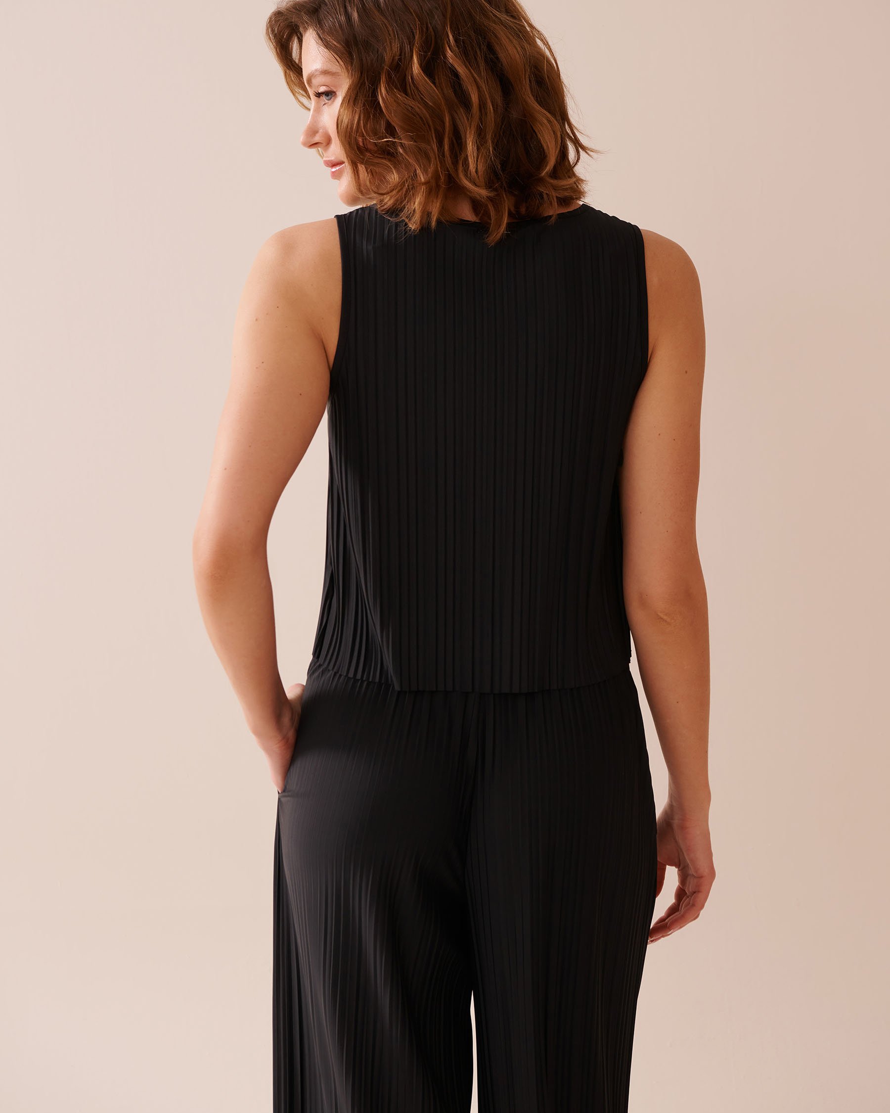 LA VIE EN ROSE Lightweight Pleated Effect Cami Black 50100104 - View2