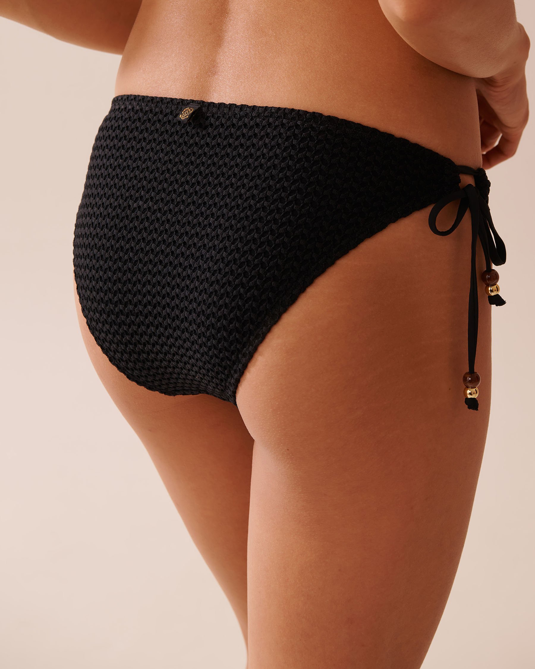LA VIE EN ROSE AQUA Bas de bikini brésilien noué aux hanches en crochet BLACK Noir/Crochet 70300696 - Voir3