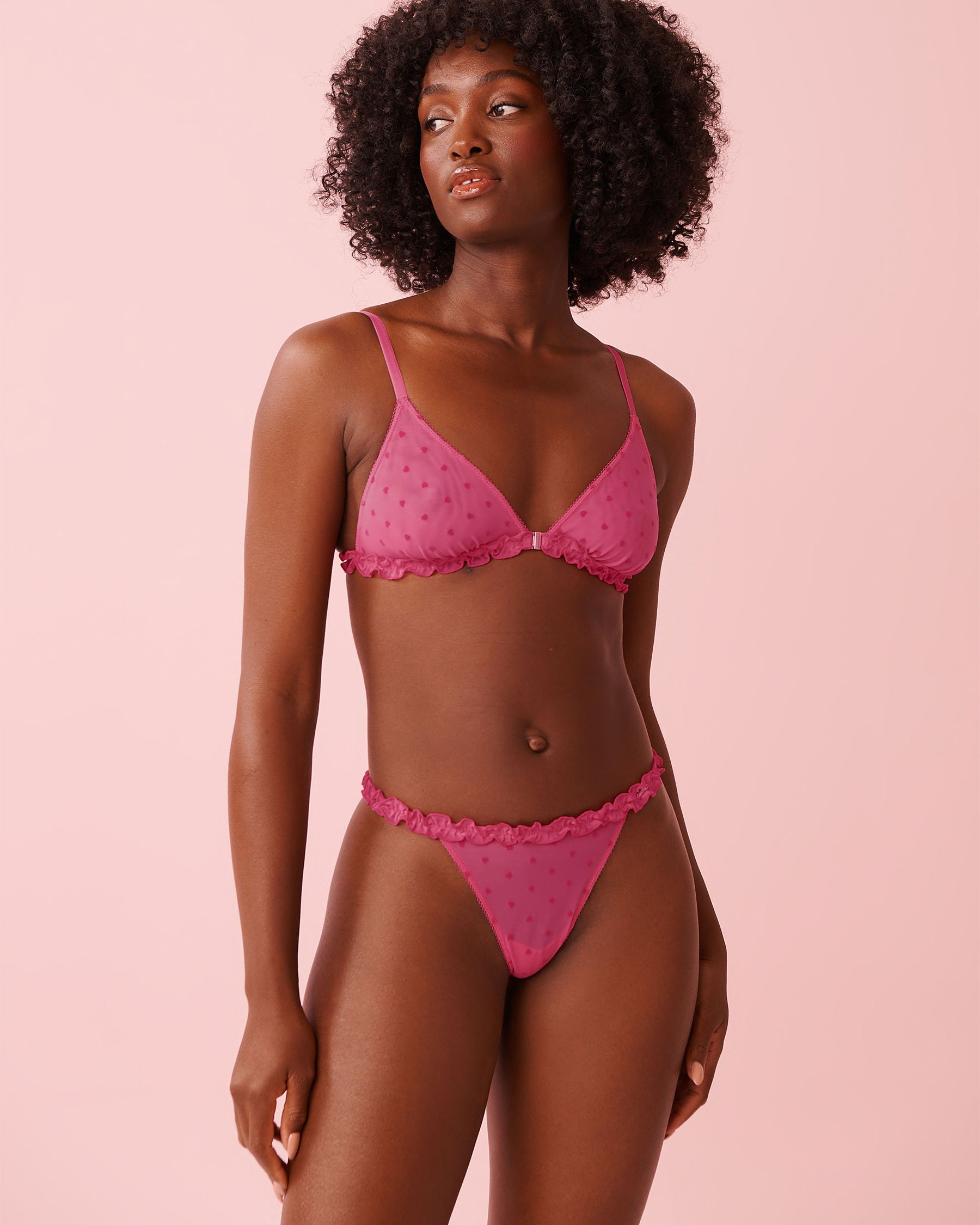 LA VIE EN ROSE Bralette en résille à cœurs et volants fermeture avant Rose fuchsia 10100203 - Voir1