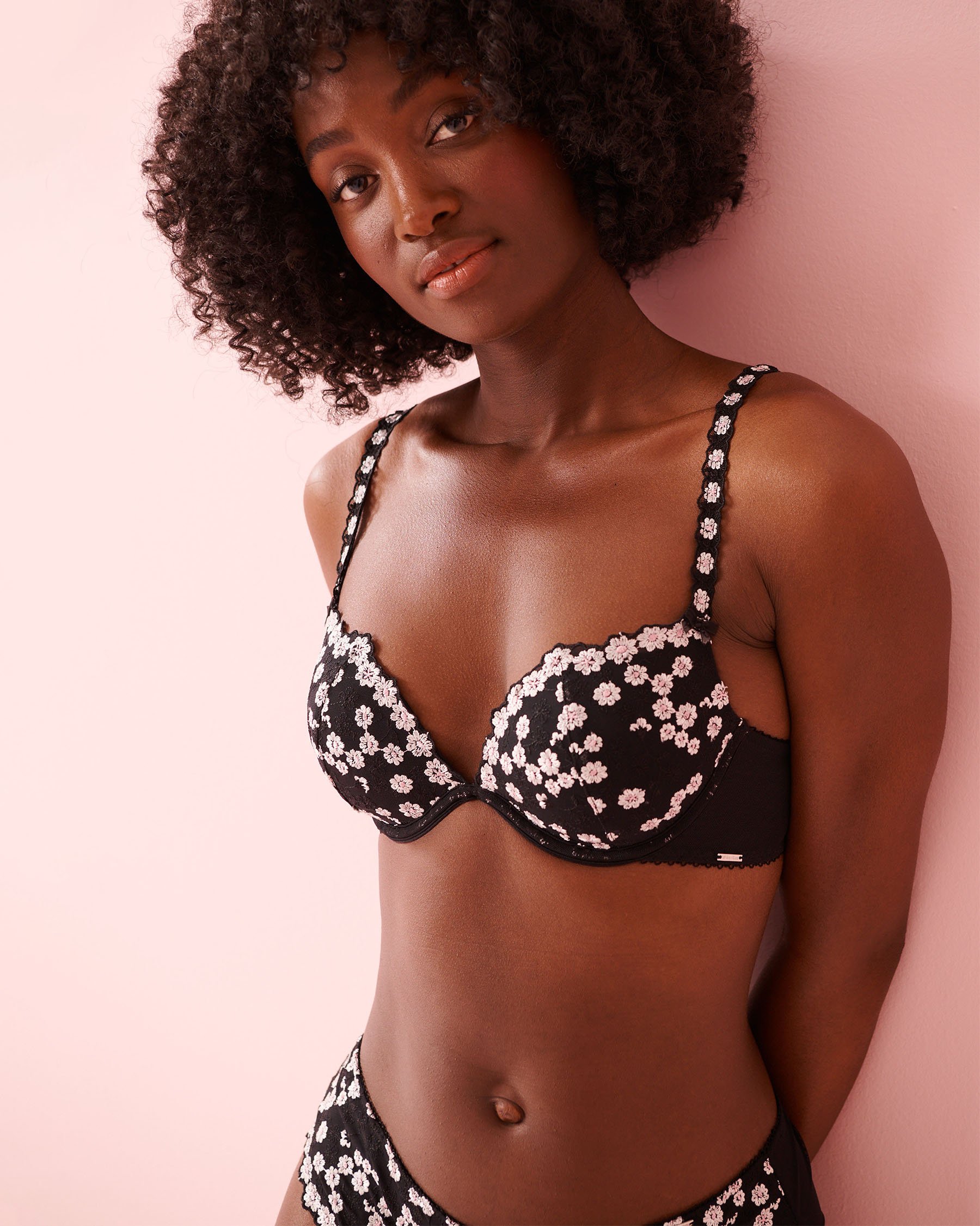 LA VIE EN ROSE Soutien-gorge push-up plongeant demi-buste Noir/Marguerites 10300231 - Voir4