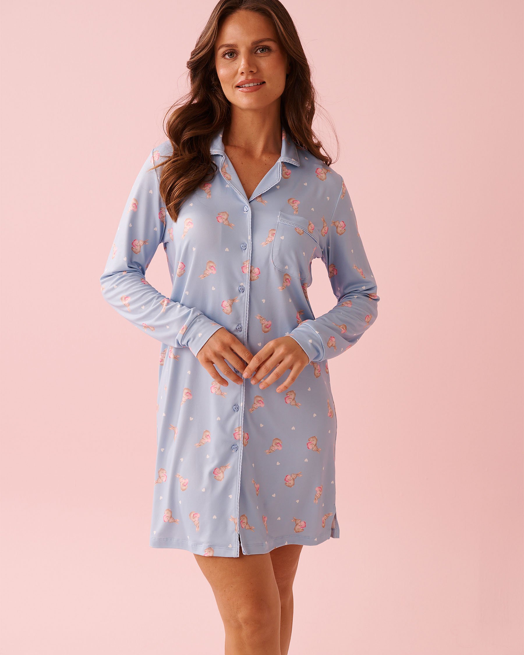 LA VIE EN ROSE Chemise de nuit boutonnée ultra douce imprimé lapin Bleu nuage 40500473 - Voir1