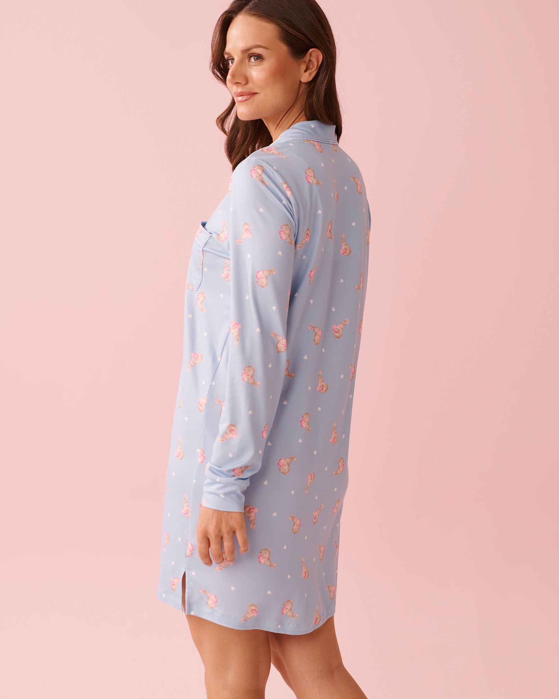 LA VIE EN ROSE Chemise de nuit boutonnée ultra douce imprimé lapin Bleu nuage 40500473 - Voir2