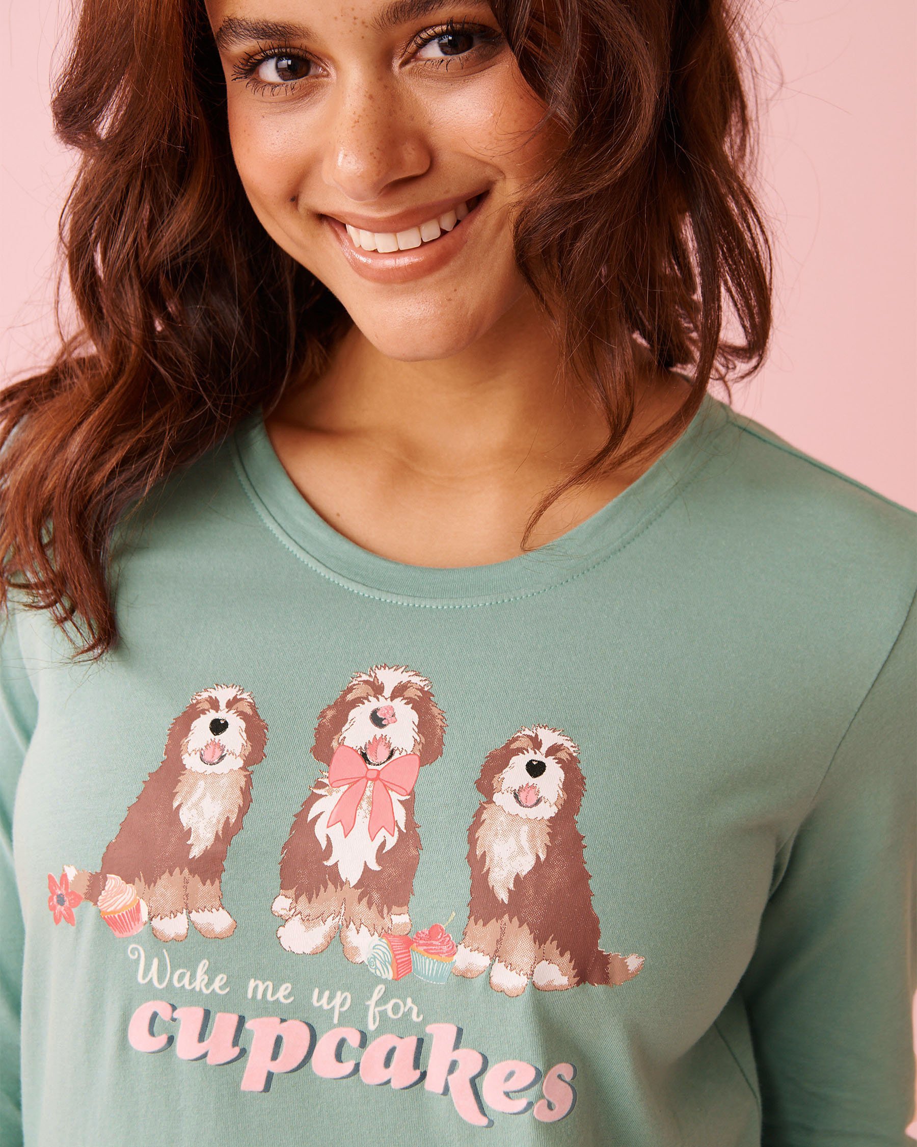 LA VIE EN ROSE Chandail manches longues en coton imprimé chiens et cupcakes Menthe poudrée 40100835 - View3