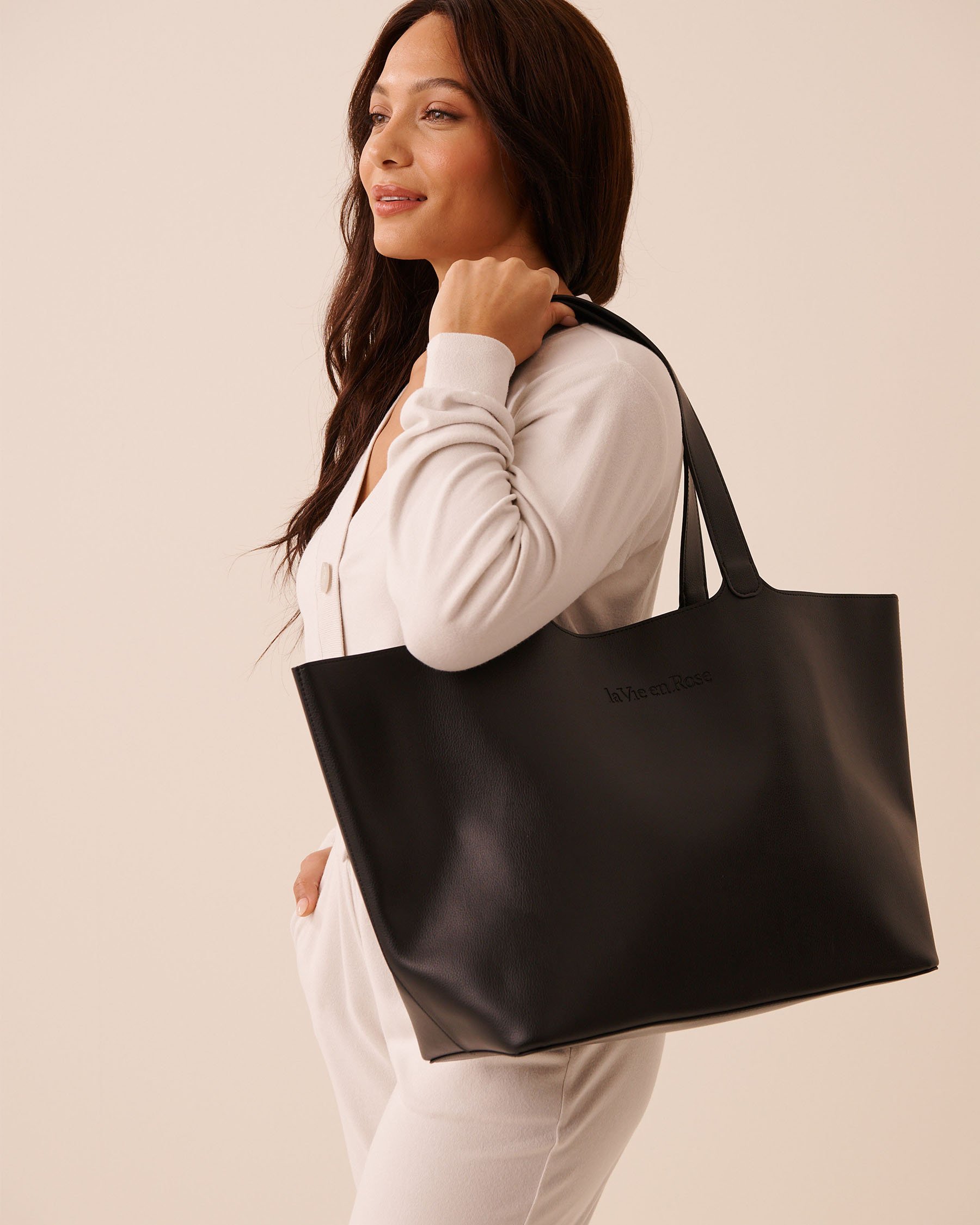 LA VIE EN ROSE Sac fourre-tout en faux cuir Noir 40700467 - View7