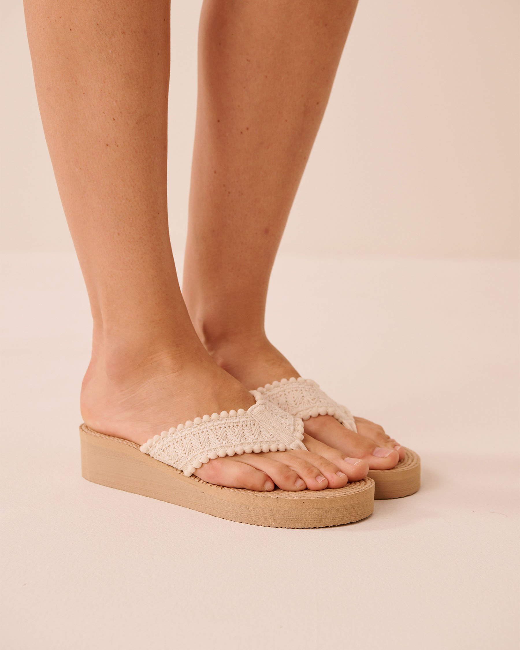 LA VIE EN ROSE AQUA Wedge Flip Flops Vanilla 80500129 - View1