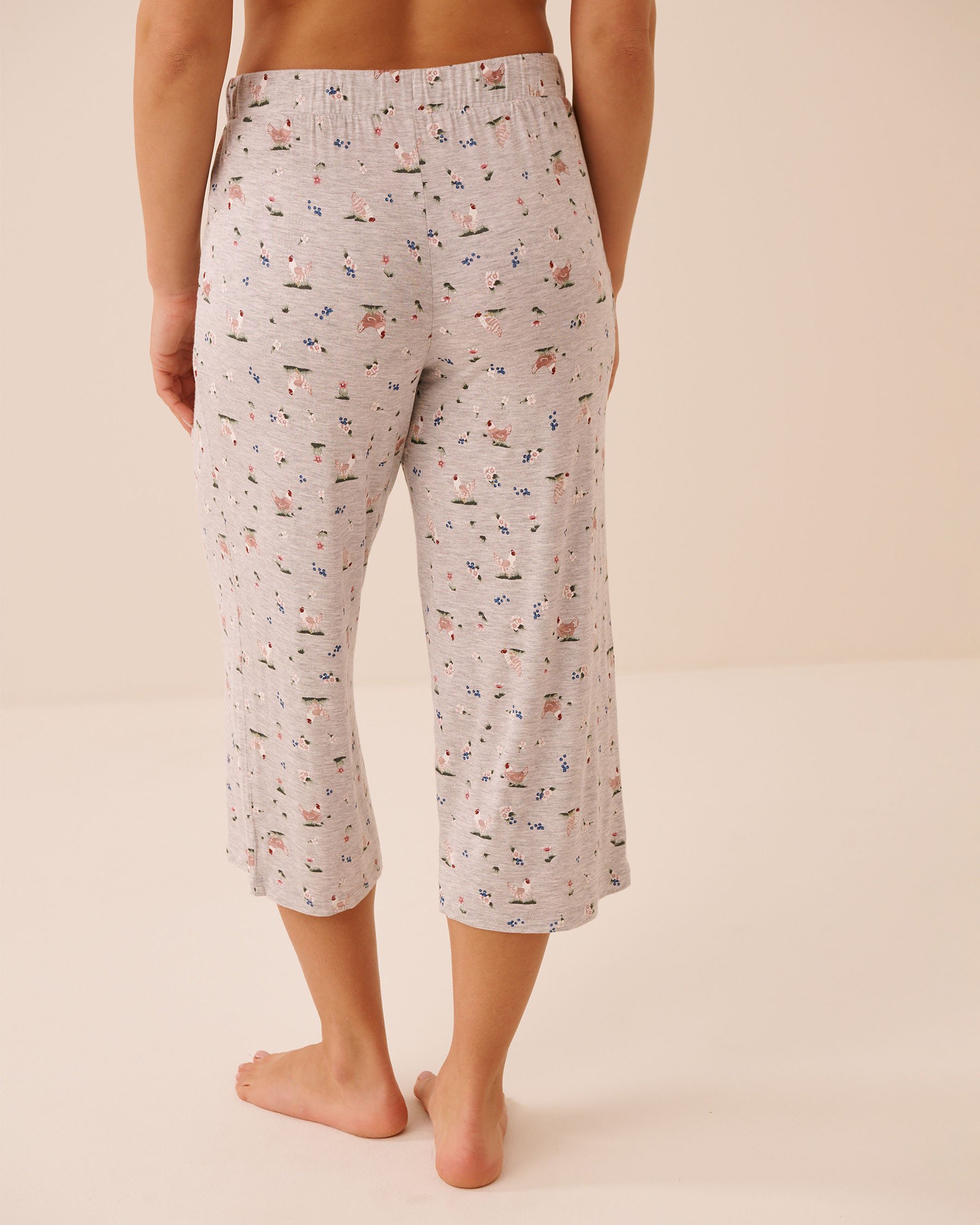 LA VIE EN ROSE Chicken Print Soft Jersey Pajama Capris Grey/Chicken 60200183 - View2