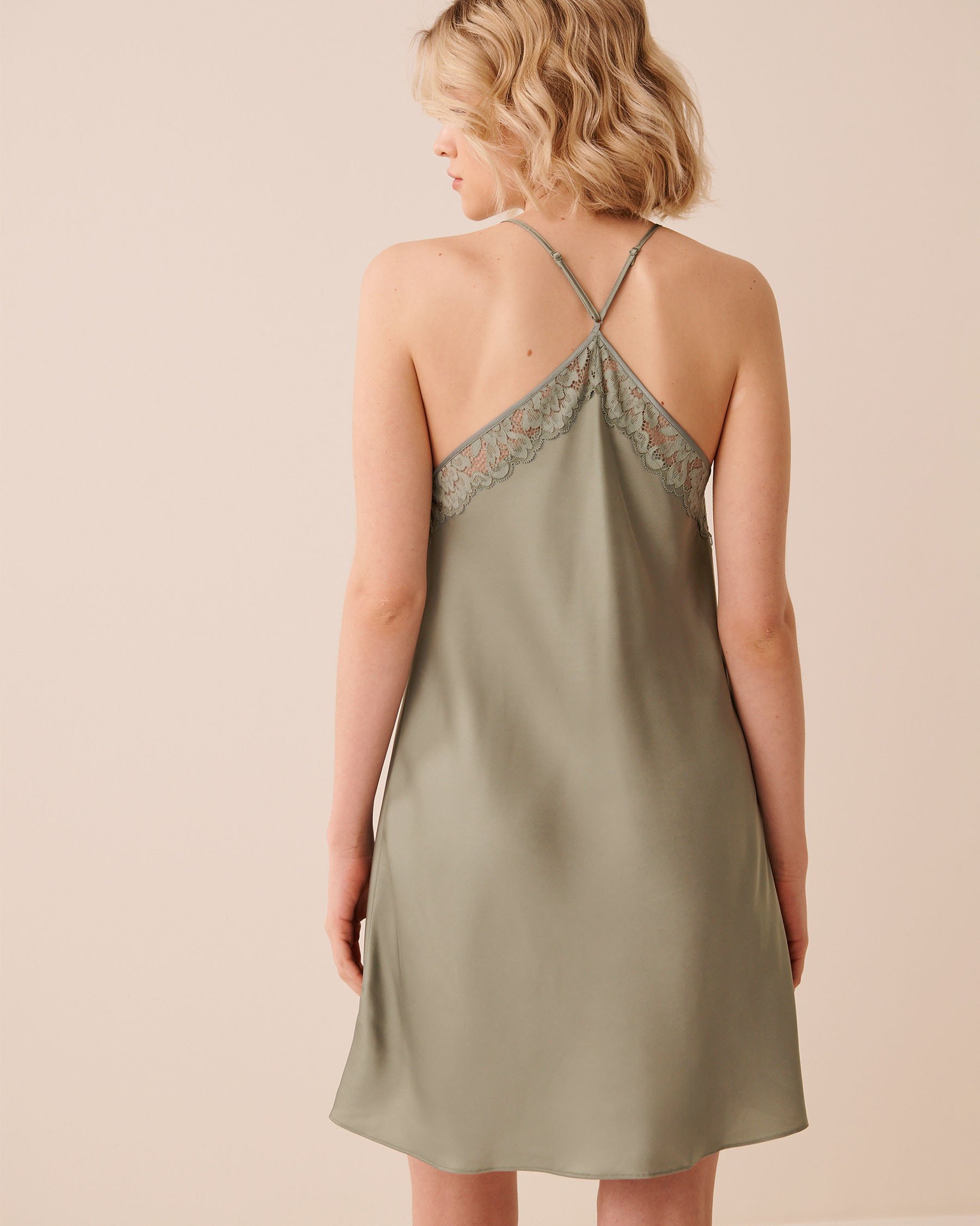 LA VIE EN ROSE Nuisette en satin bordure de dentelle Vert sauge 60500232 - View2