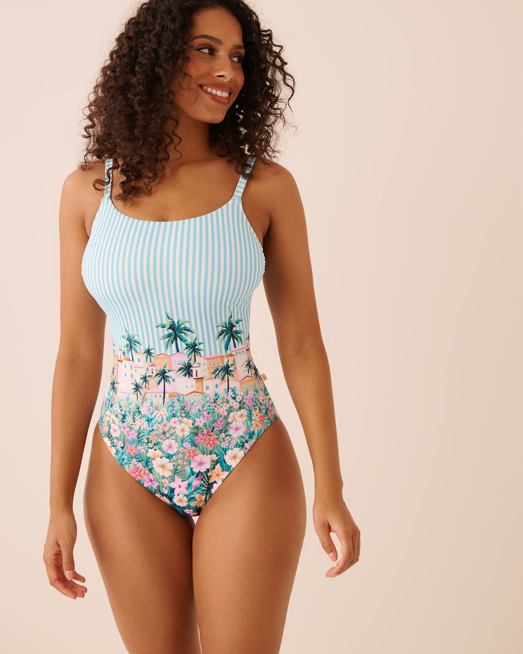 LA VIE EN ROSE AQUA Maillot une-pièce dos croisé COASTAL VILLAGE Village côtier 70400204 - Voir4