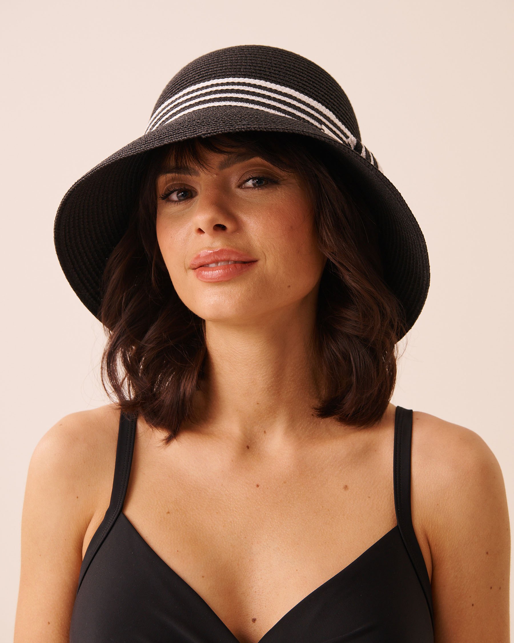 LA VIE EN ROSE AQUA Chapeau cloche en paille Noir 80500131 - Voir1