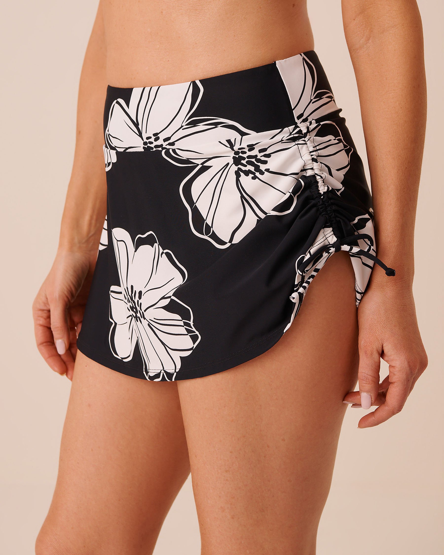 LA VIE EN ROSE AQUA Bas de bikini jupe taille haute BLACK HIBISCUS Hibiscus noir 70300899 - View2