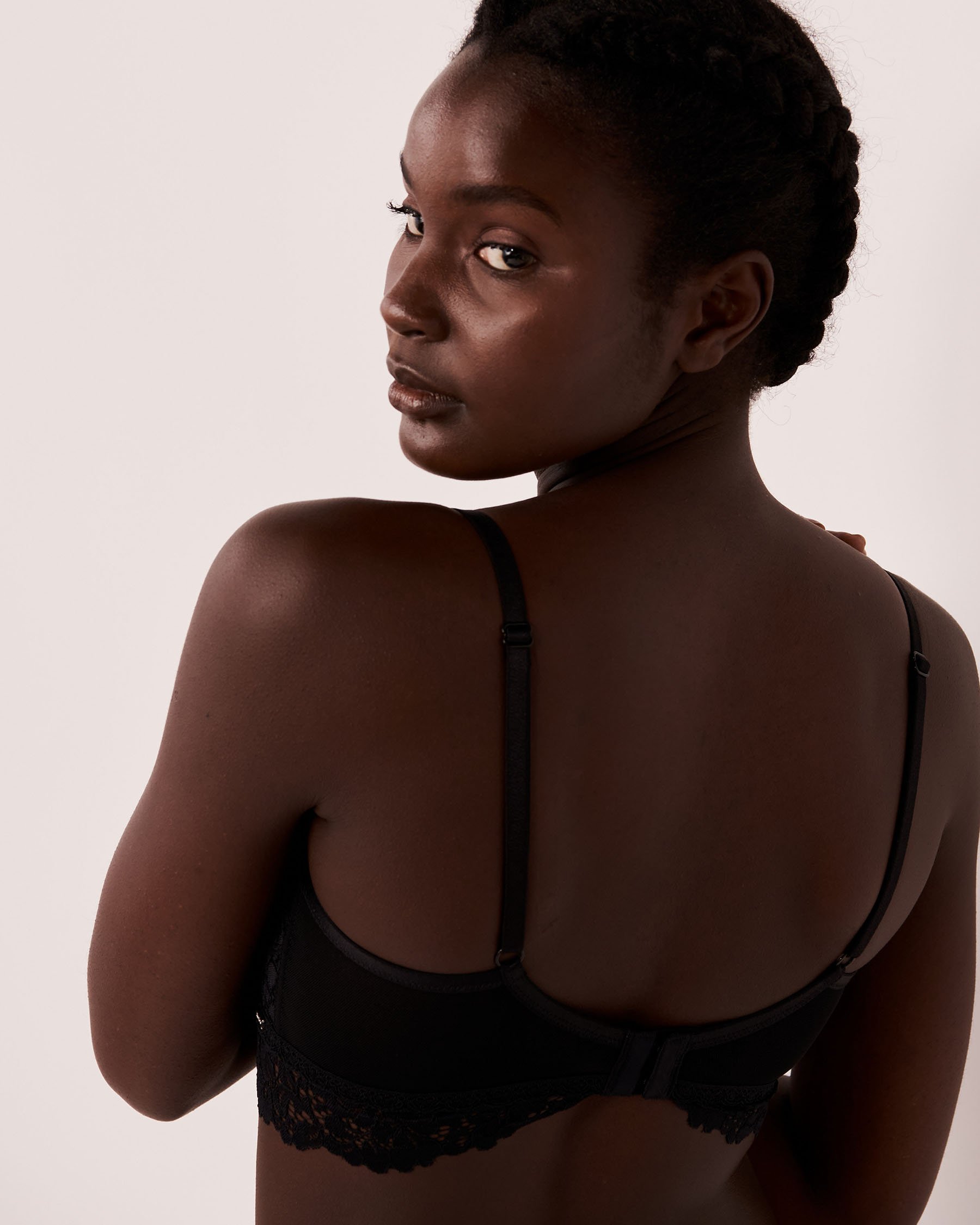 LA VIE EN ROSE Lace and Mesh Bralette Black 10100074 - View2