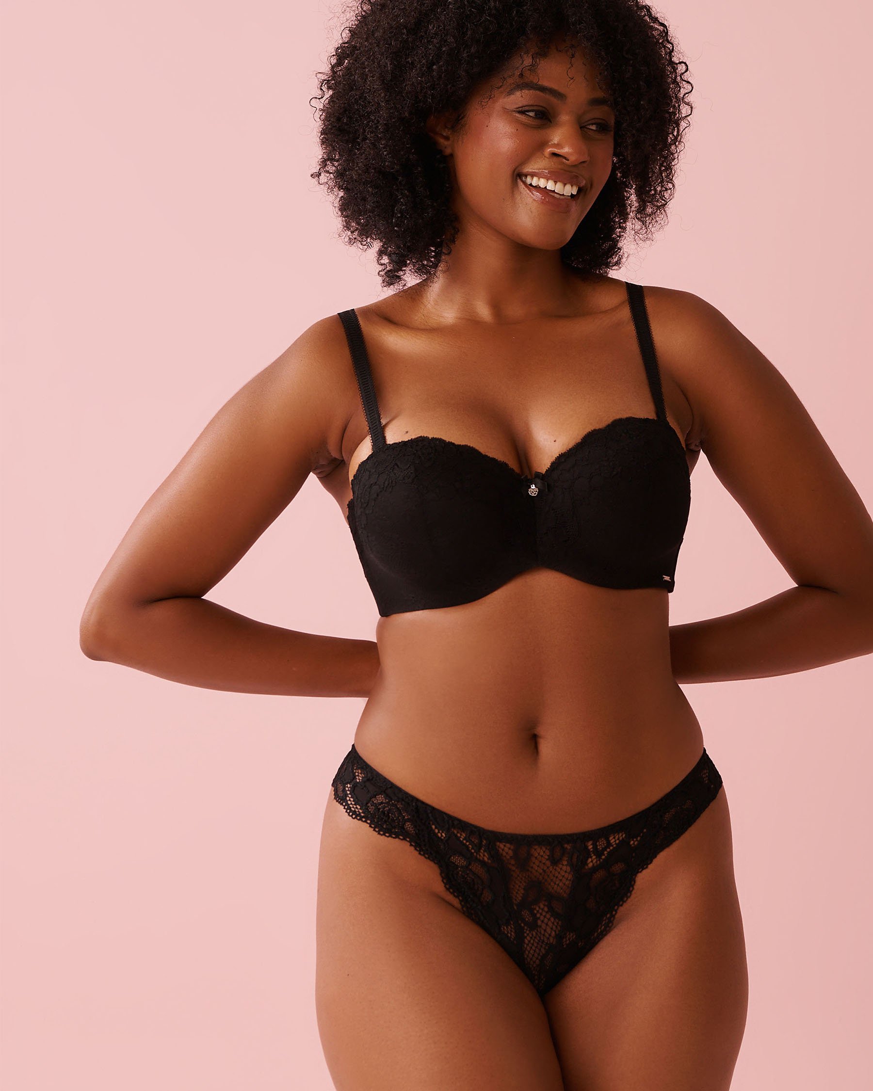 LA VIE EN ROSE Soutien-gorge doublure légère mousse mémoire sans bretelles convertible Dentelle noire 618-112-1-00 - Voir6