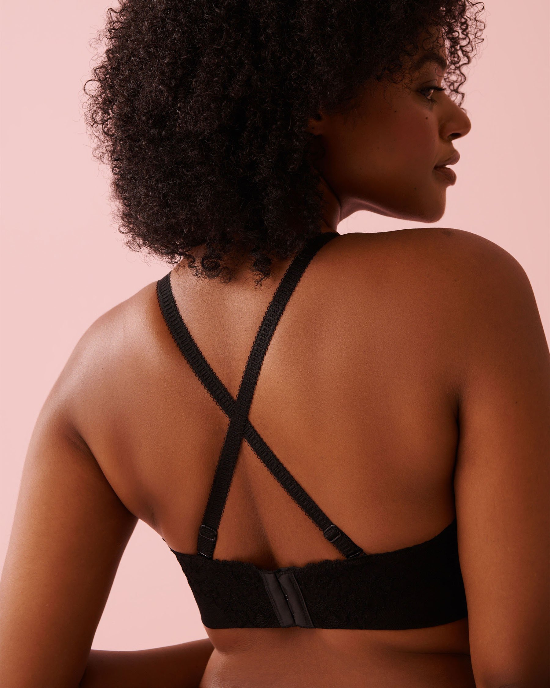LA VIE EN ROSE Soutien-gorge doublure légère mousse mémoire sans bretelles convertible Dentelle noire 618-112-1-00 - Voir8