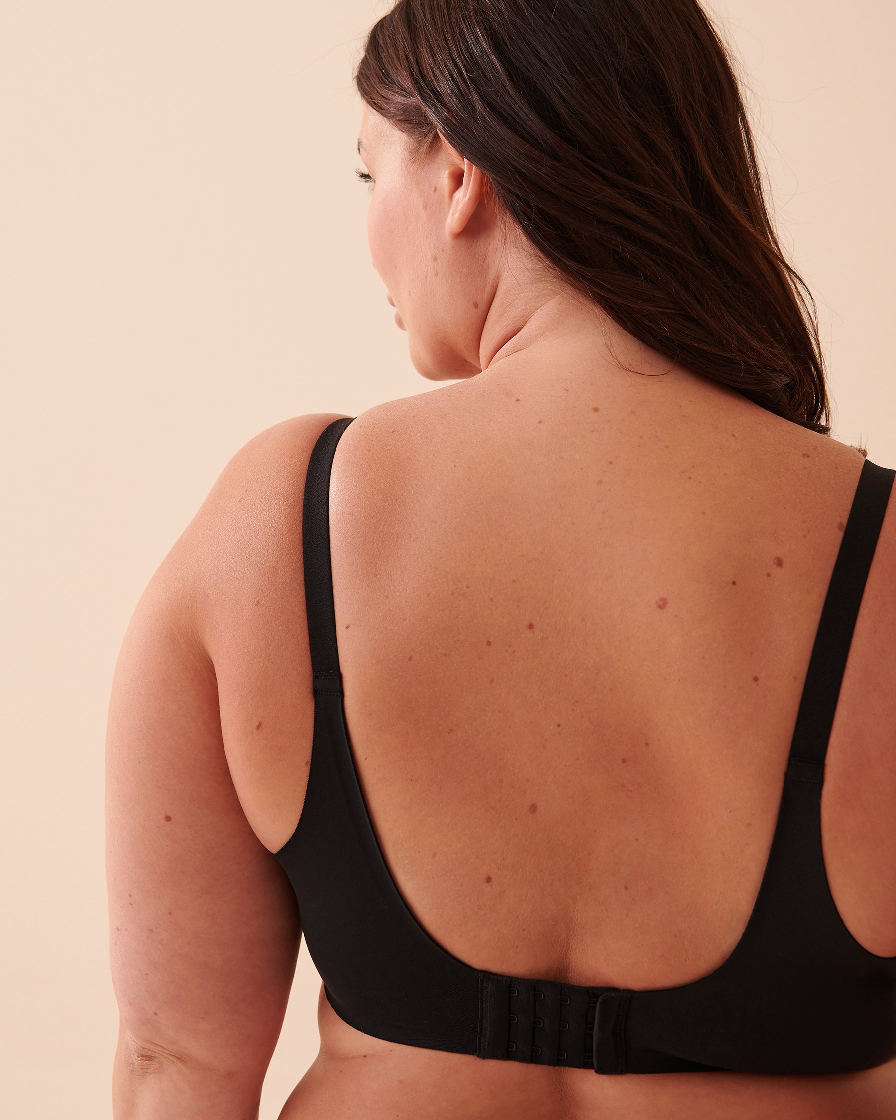 LA VIE EN ROSE Lightly Lined Sleek Back Bra Black 169-113-1-00 - View3