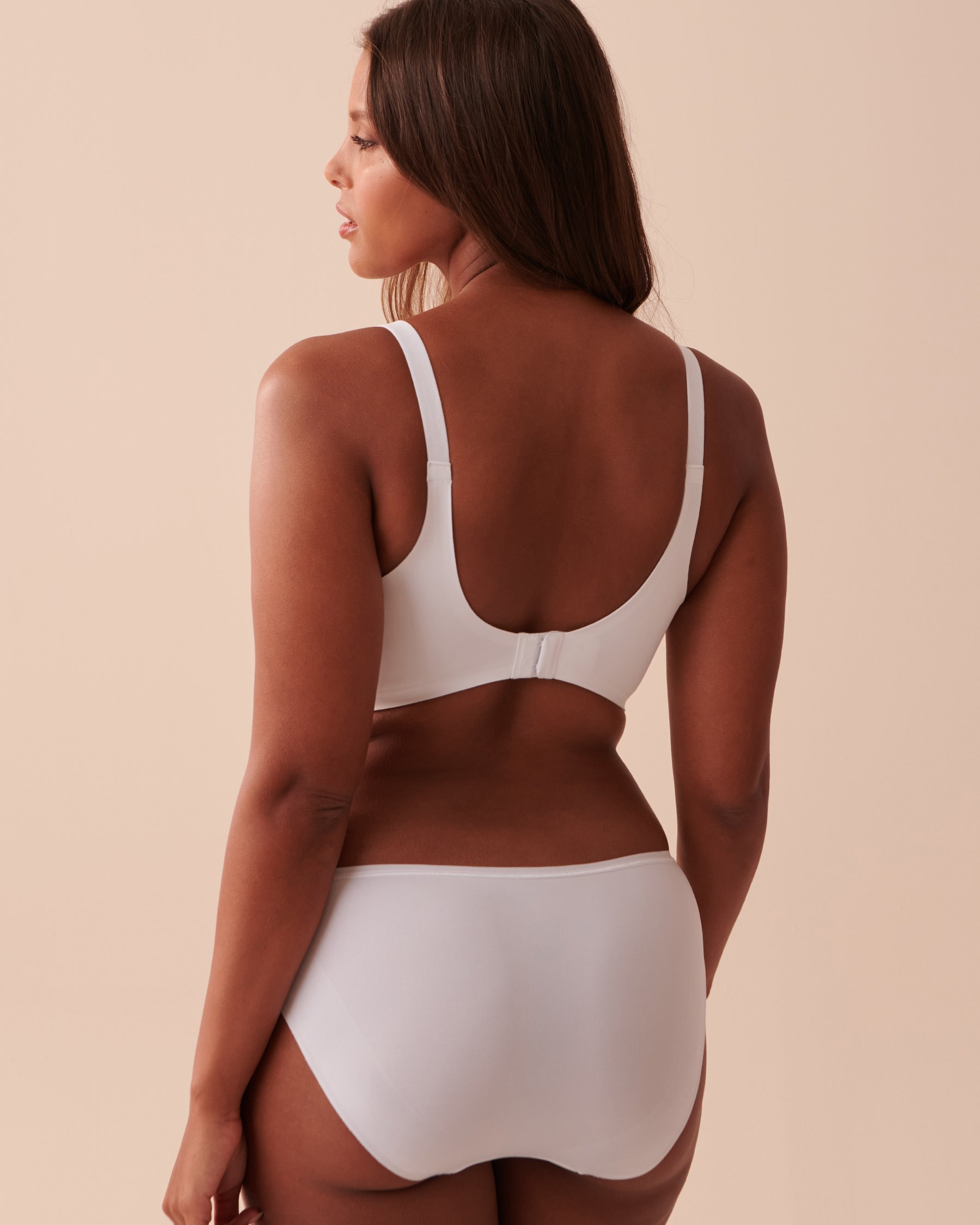 LA VIE EN ROSE Lightly Lined Sleek Back Bra White 169-113-1-00 - View3
