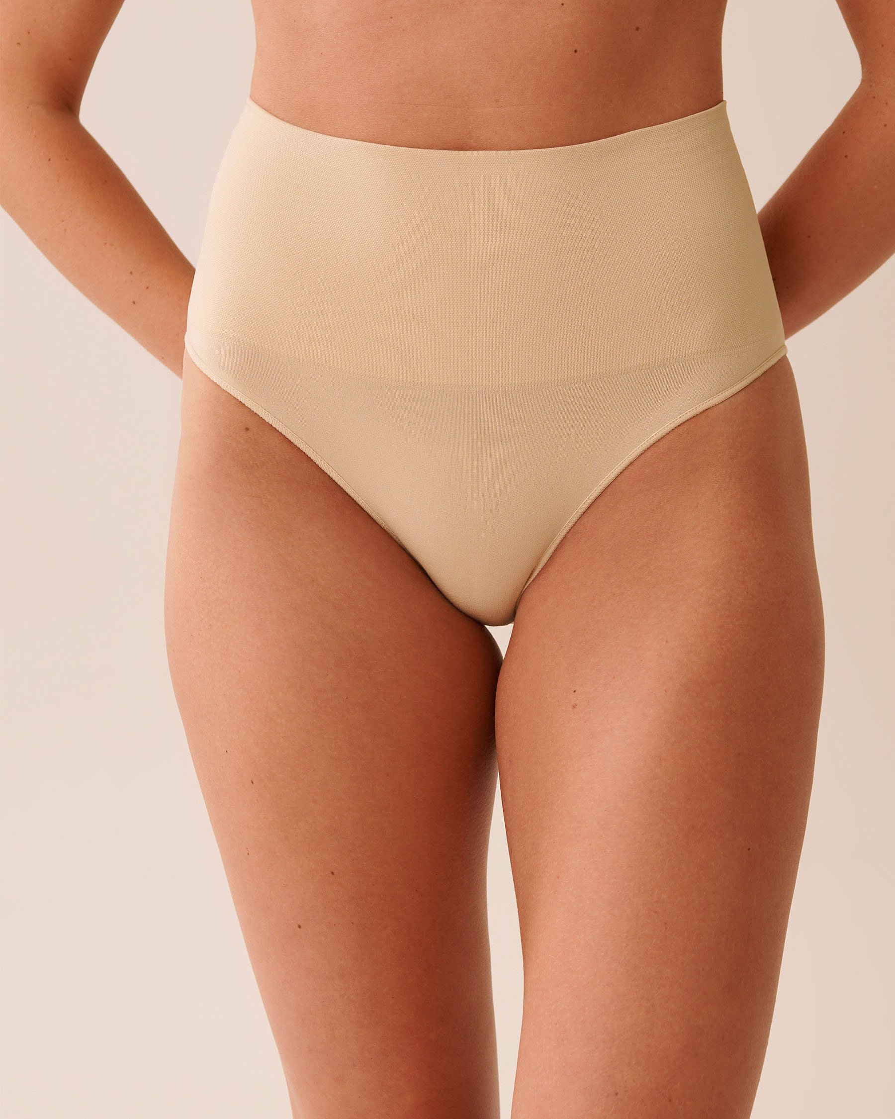 LA VIE EN ROSE Culotte bikini taille haute maintien léger tissu sans coutures Noisette 30200007 - View1